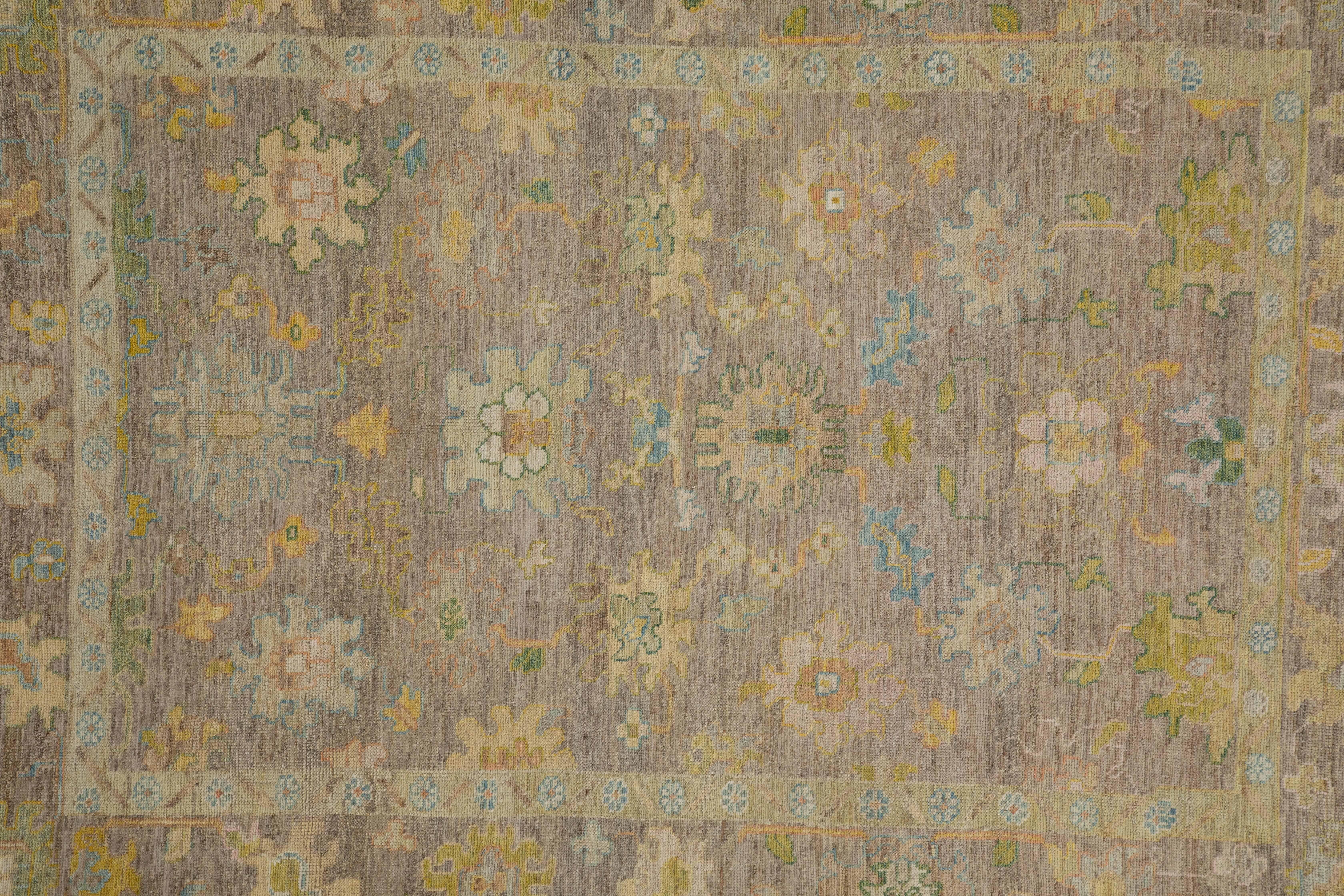 Alfombra turca moderna Oushak Oushak con detalles de jardín de flores de colores en venta 1