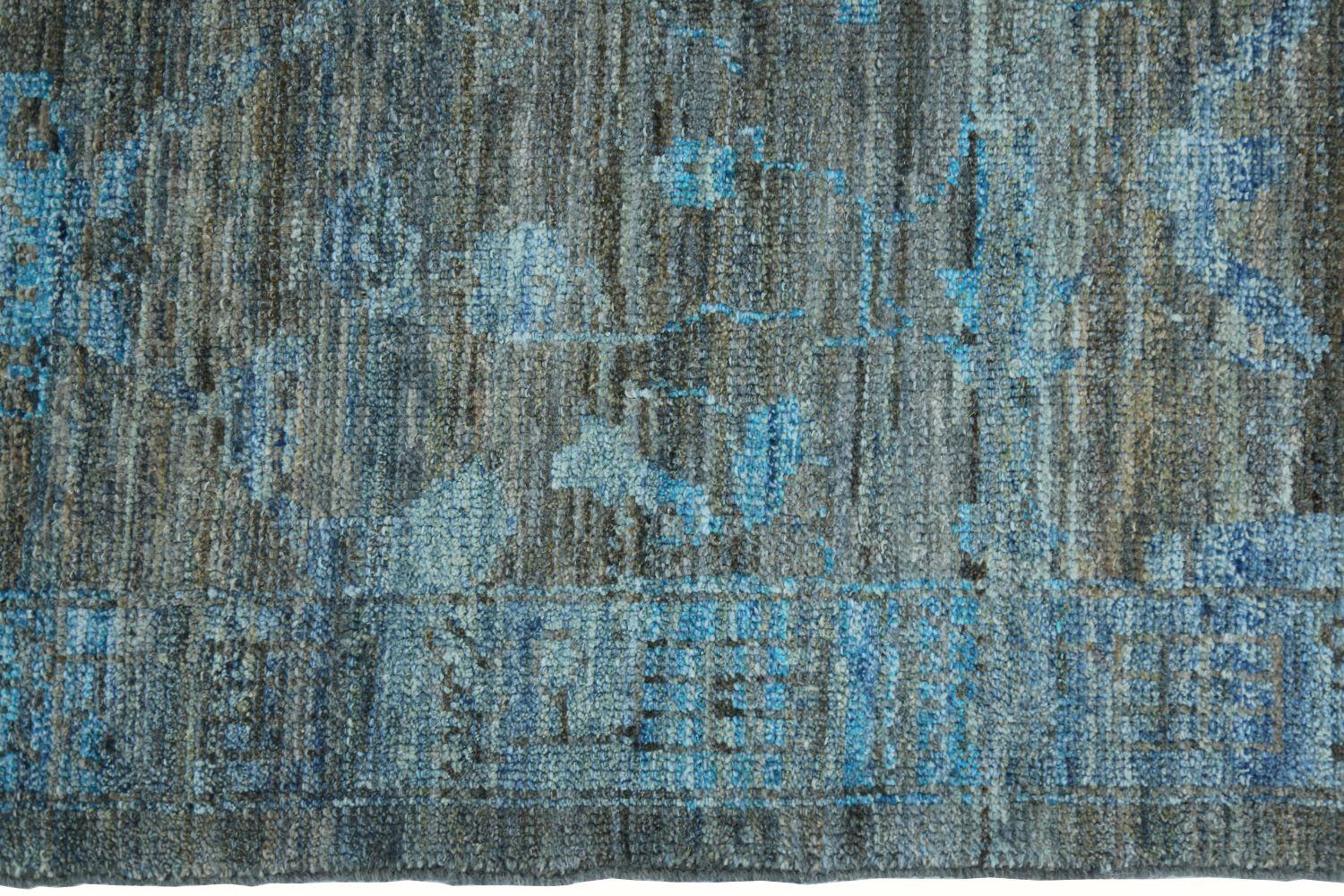 Modern Turkish Oushak Rug. Size: 10 ft 2 in x 14 ft (3.1 m x 4.27 m). In New Condition In New York, NY