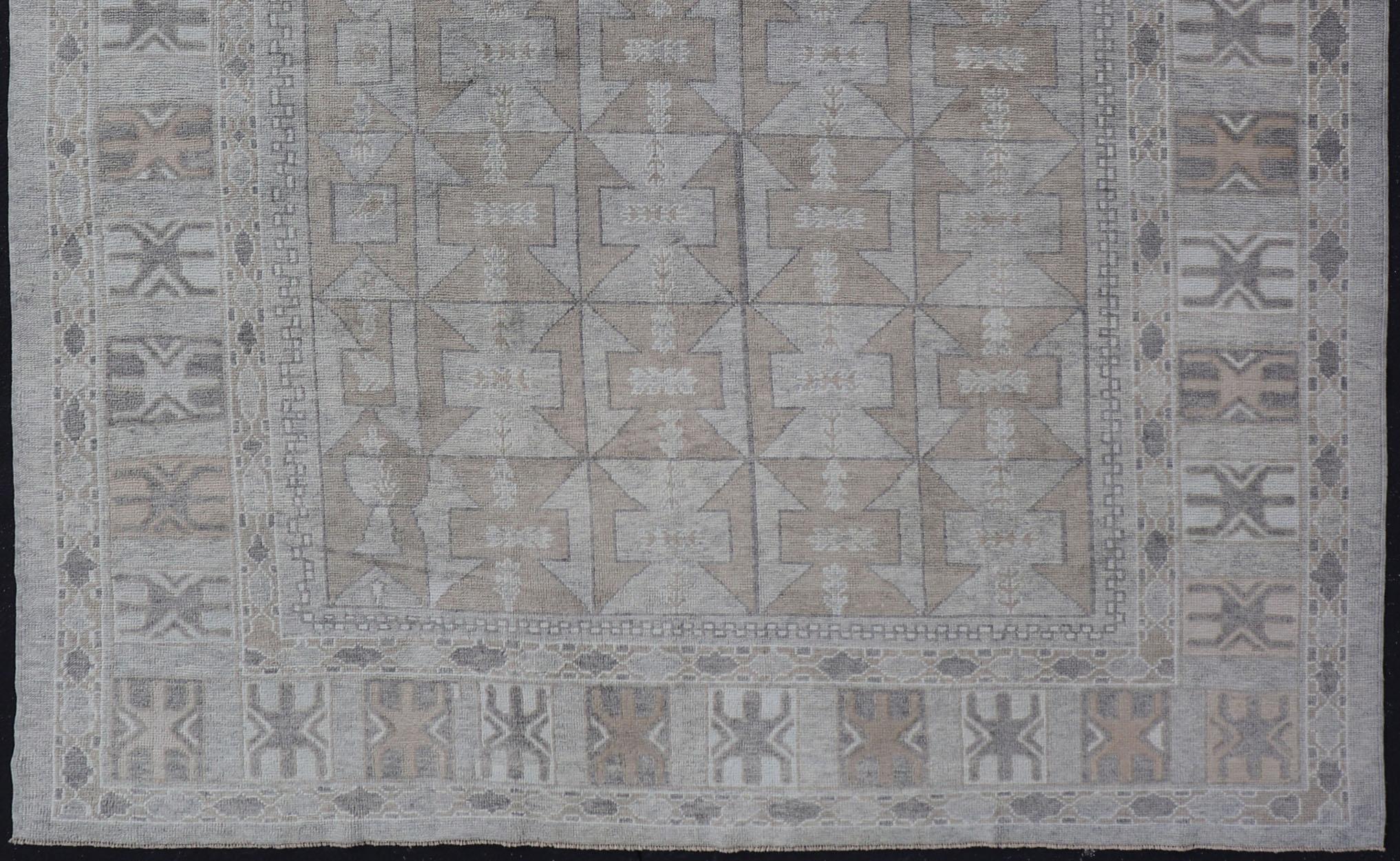 Modern Turkish Oushak Rug with Shades of Gray with Tribal Design For Sale 4