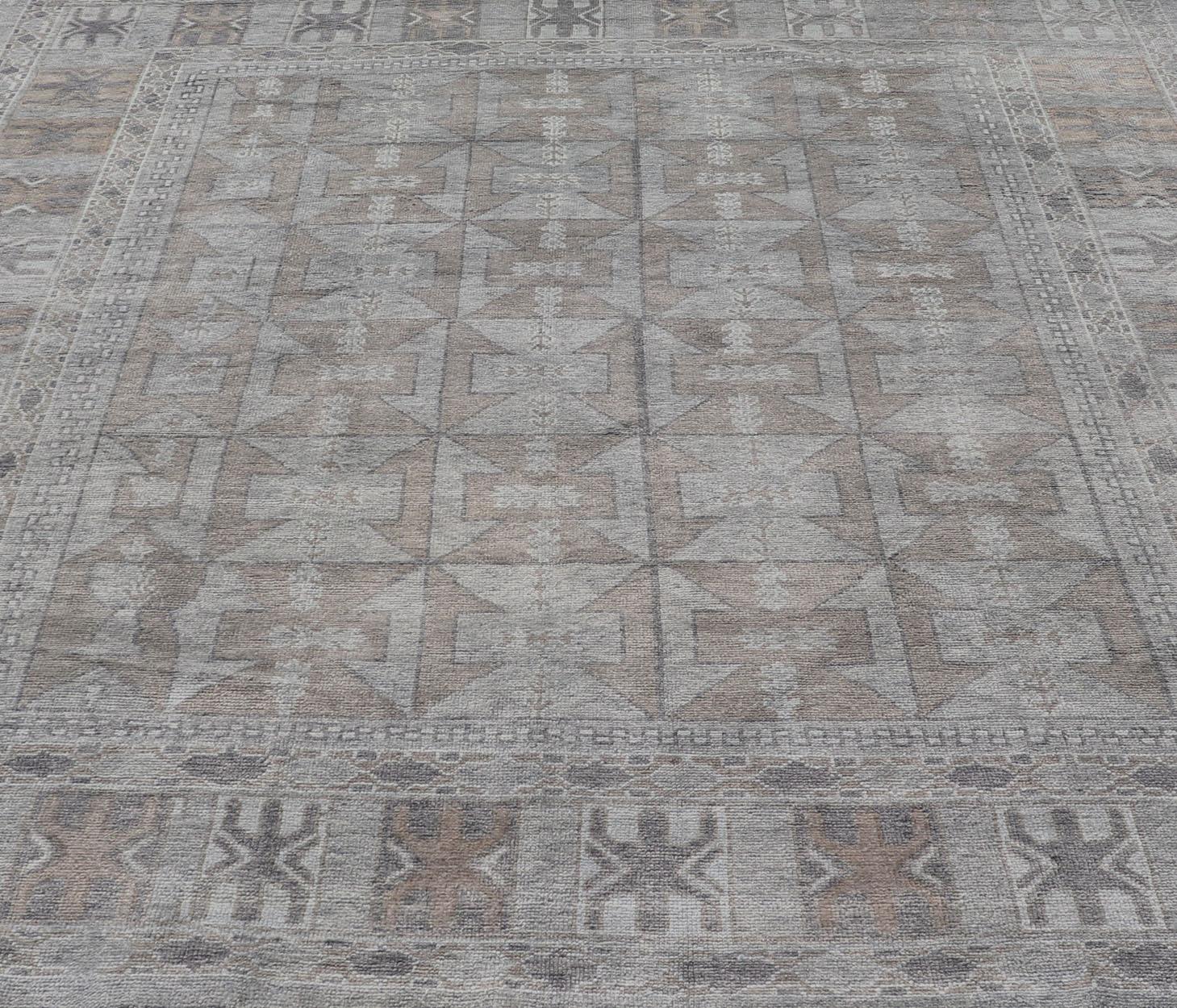 Modern Turkish Oushak Rug with Shades of Gray with Tribal Design For Sale 7