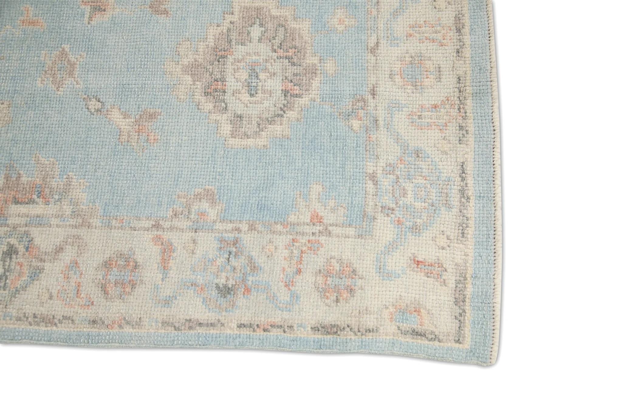 Türkischer Oushak-Läufer aus handgewebter Wolle in Blau mit buntem Blumenmuster 3'1