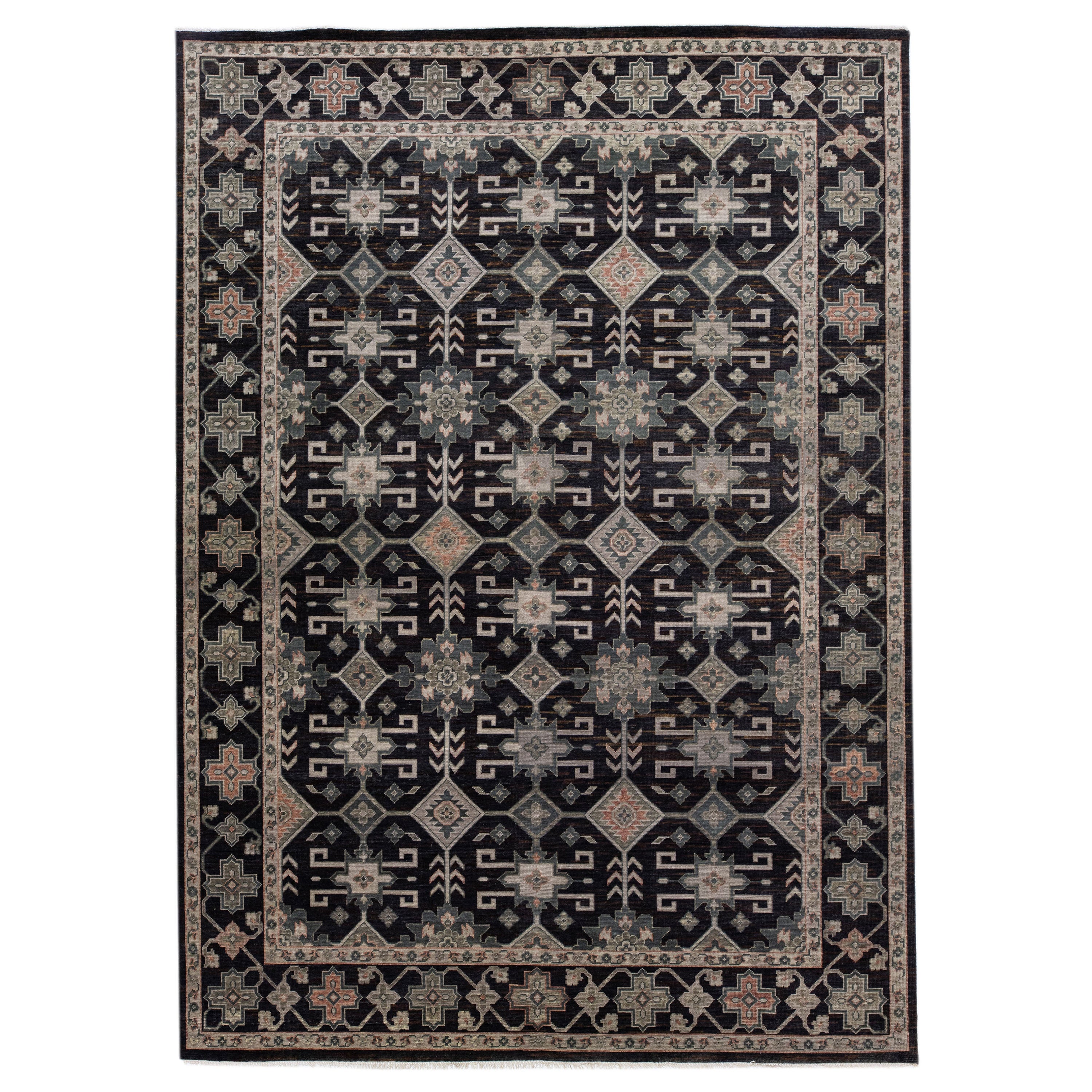 Moderner türkischer handgefertigter Wollteppich im Oushak-Stil in Holzkohle mit geometrischem Design
