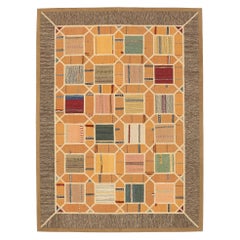 Moderner türkischer Patch-Kelim-Teppich mit farbigen Kacheln und geometrischen Details