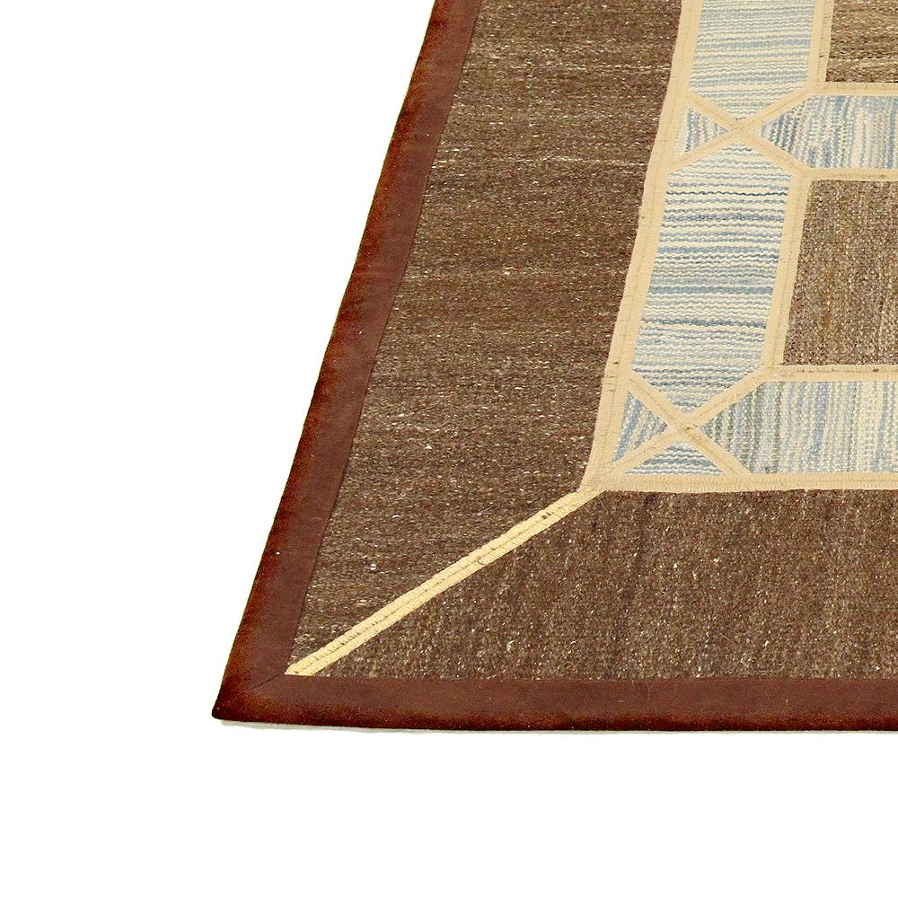 Moderner türkischer Patch-Kelim-Teppich mit geometrischen Details in Grau und Beige (Handgewebt) im Angebot