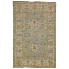 Tapis turc moderne tissé à la main de style Oushak avec motifs floraux mélangés bleus et beiges