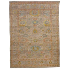 Tappeto turco moderno tessuto a mano in stile Oushak con dettagli di medaglioni floreali colorati