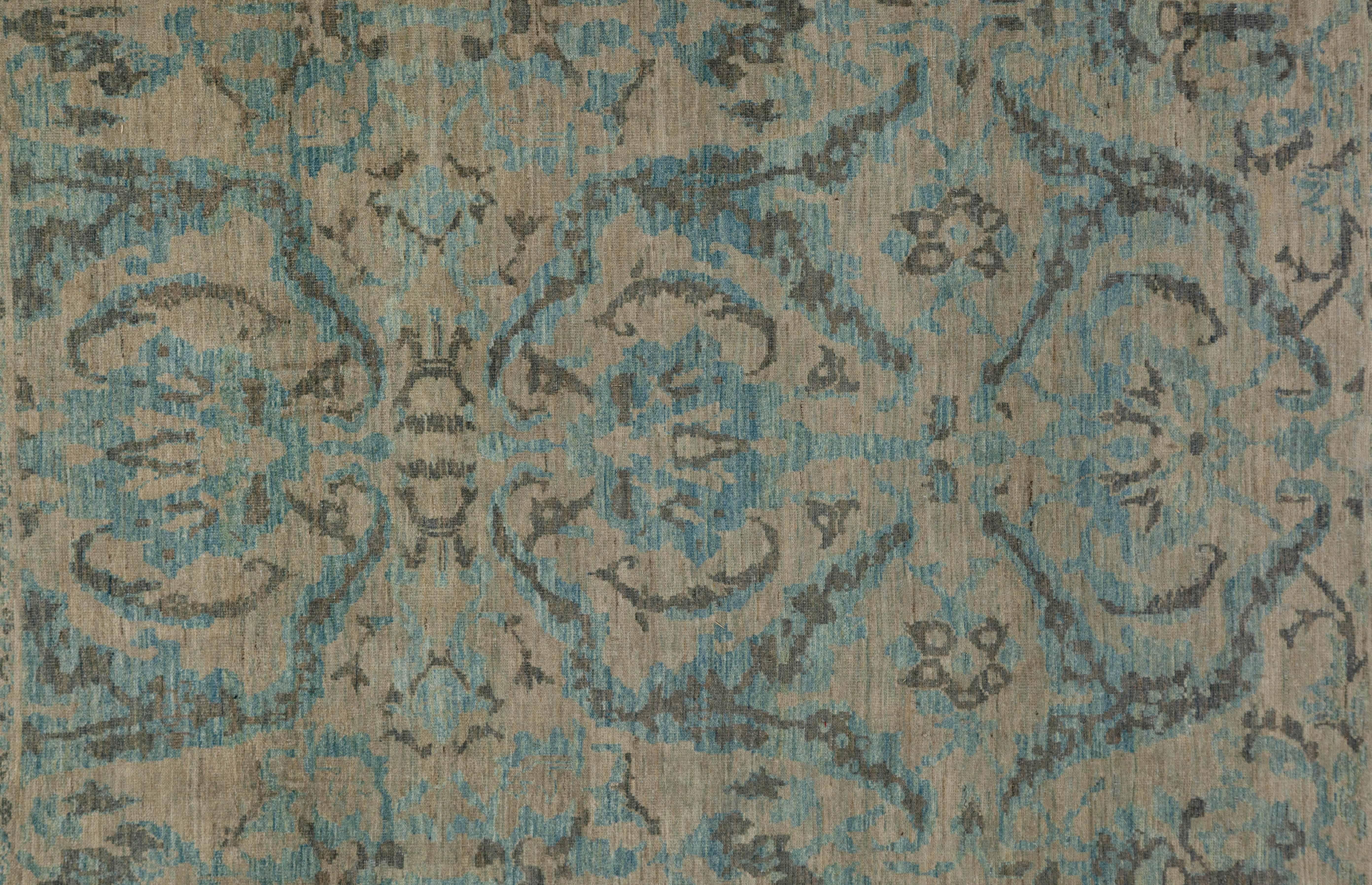 Moderner türkischer Sultanabad-Teppich aus Sultanabad mit grauem und blauem Blatt- und Blumendetails (Handgewebt) im Angebot