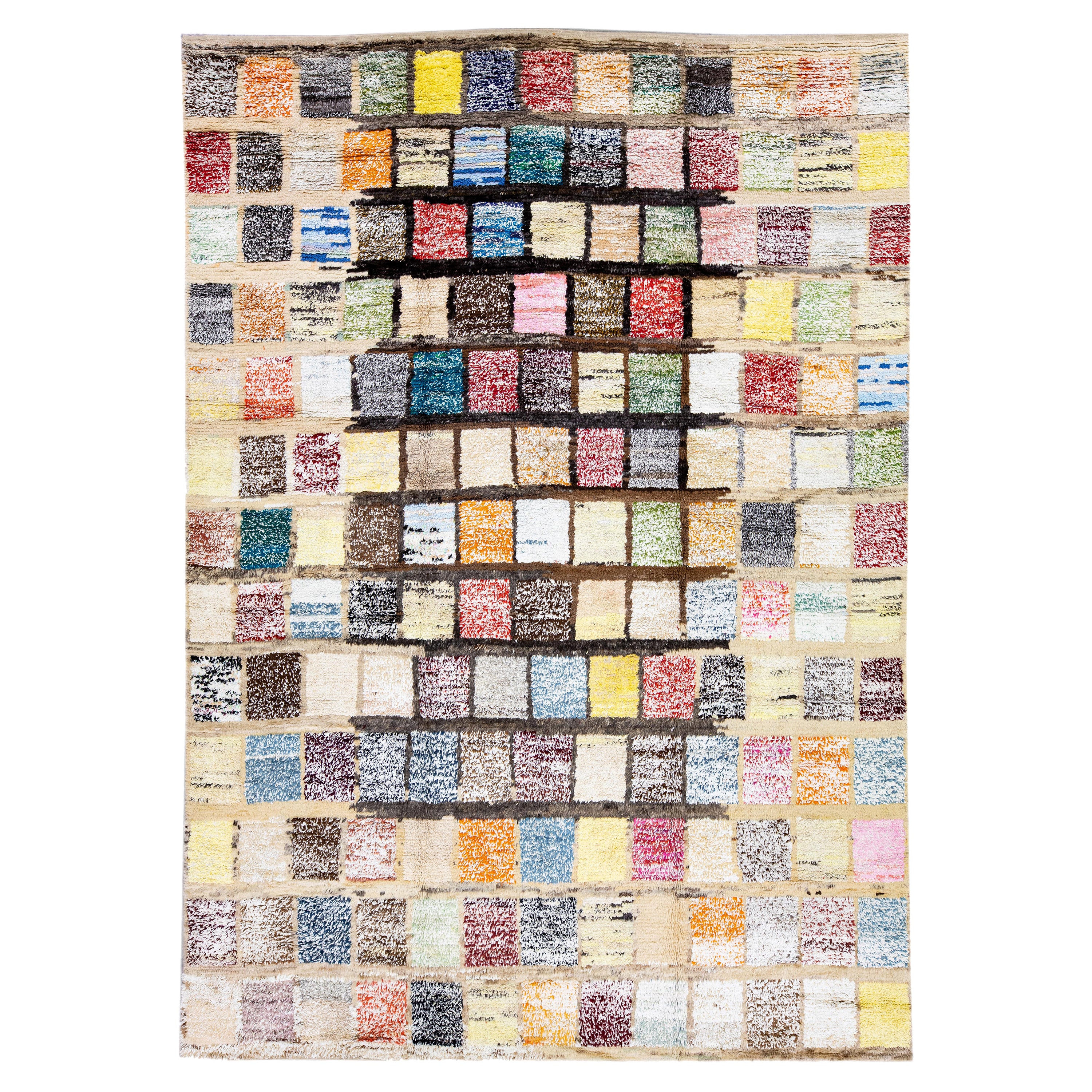 Tappeto moderno turco Tulu fatto a mano con motivo quadrato multicolore in lana beige in vendita