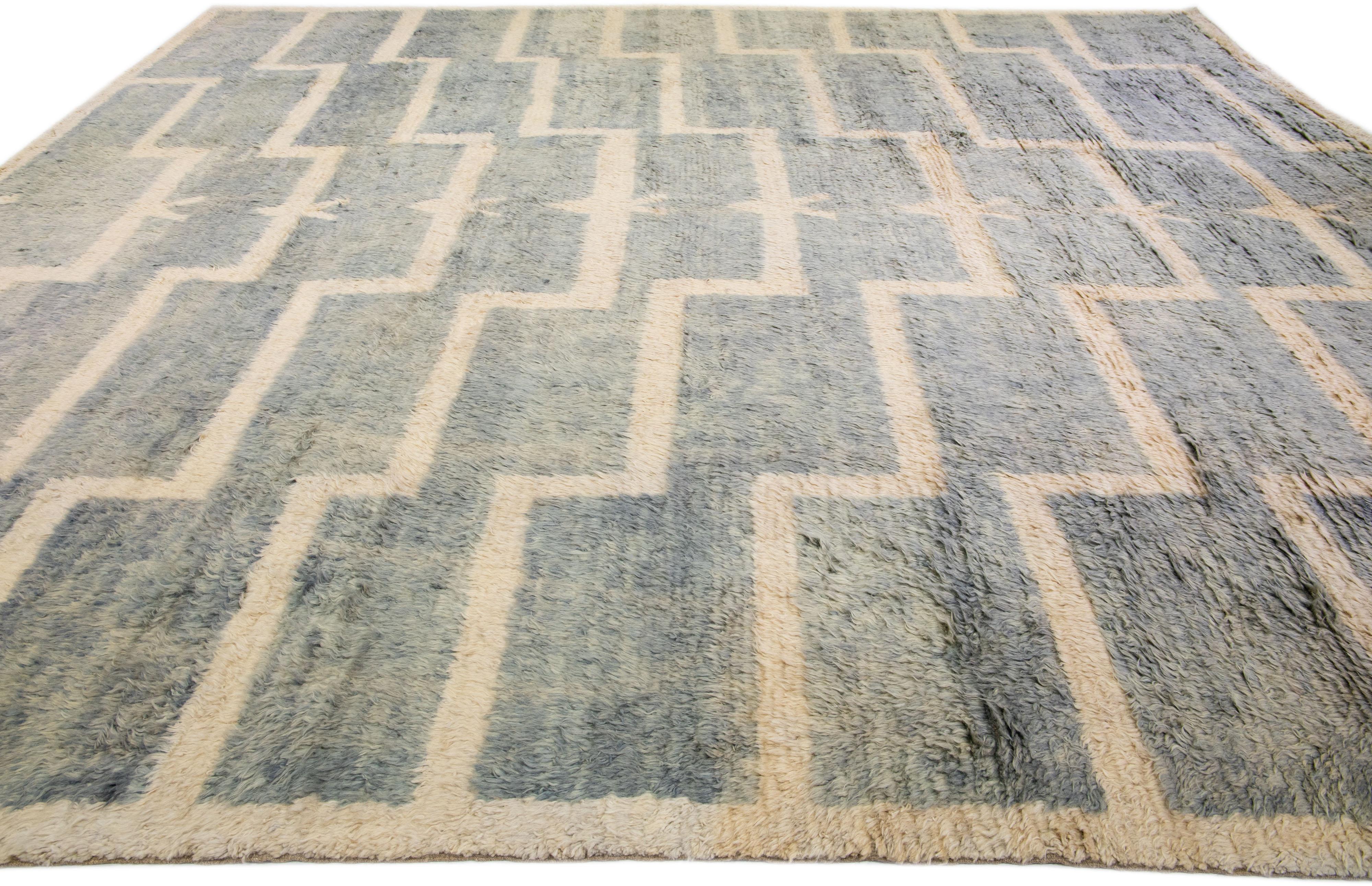 Modern Turkish Tulu Handmade Oversize Wool Rug with Grey Geometric Motif In New Condition For Sale In Norwalk, CT
