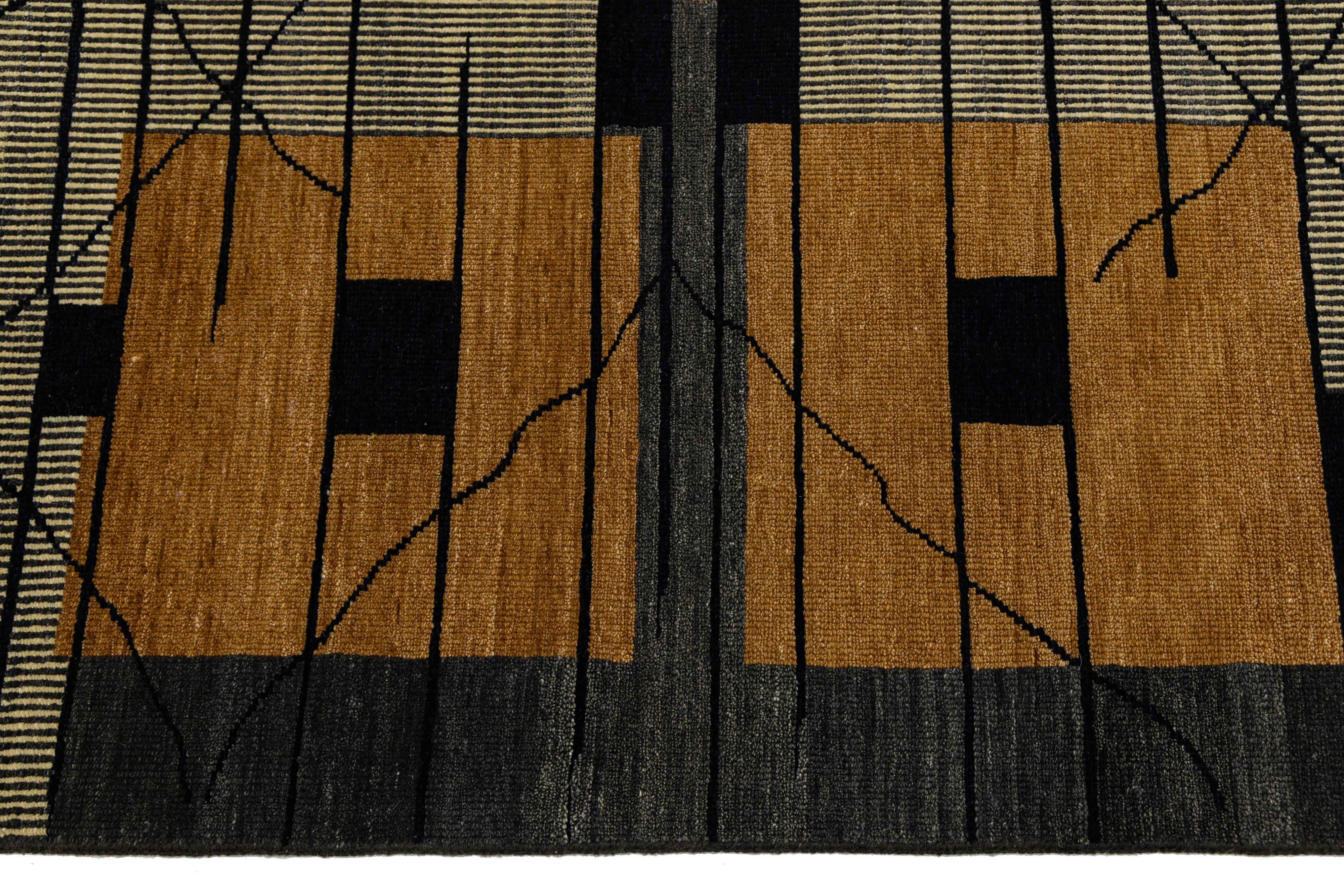 Tappeto moderno in lana intrecciata turca con design Art Deco in tonalità terrose in vendita 1