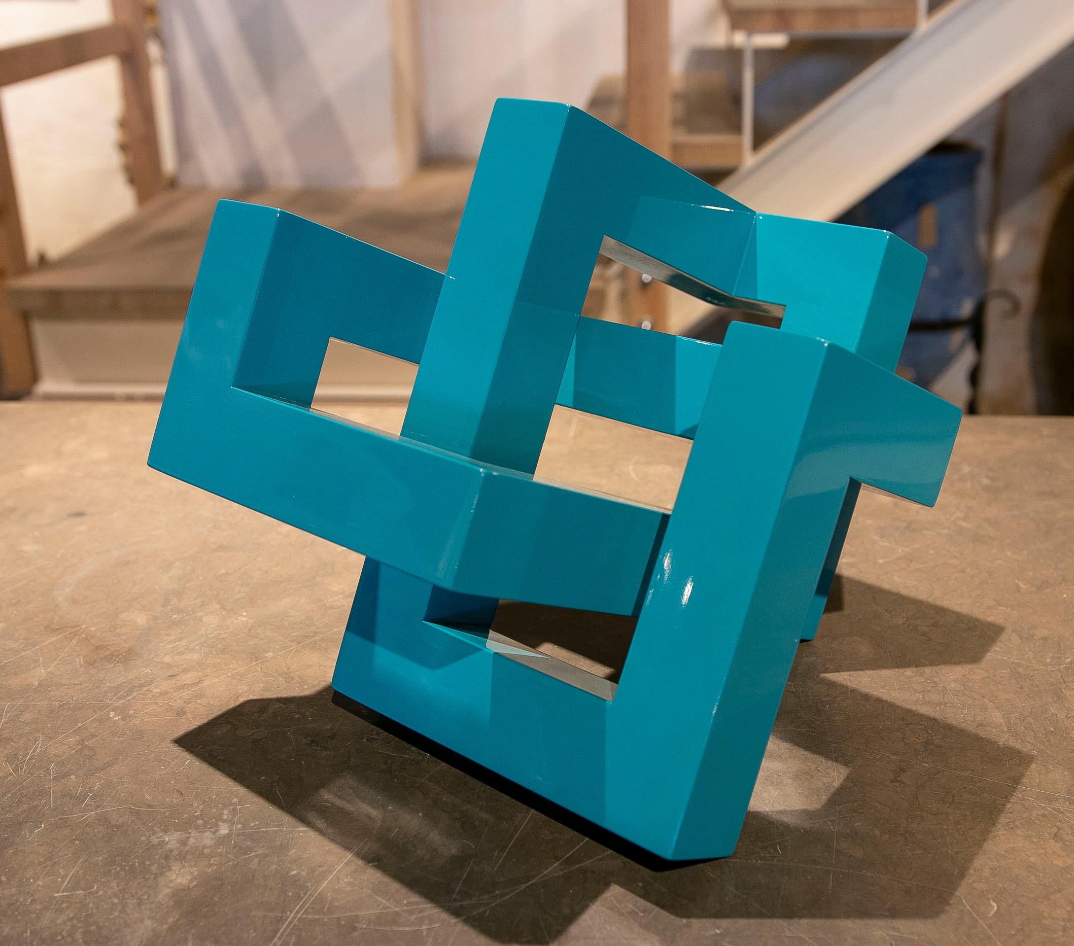 Modern Turquoise Blue Lacquered Wood Sculpture with Intertwined Straight Forms In Good Condition For Sale In Marbella, ES