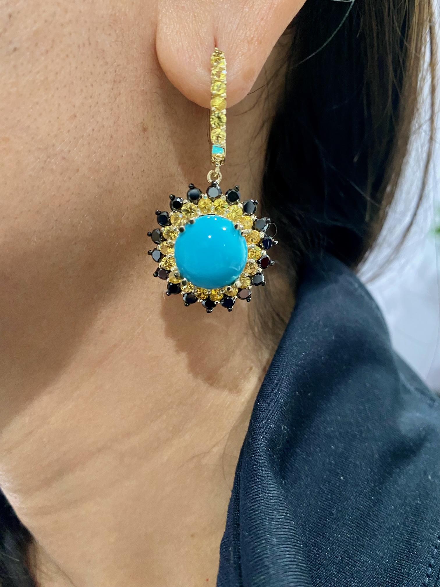Pendants d'oreilles modernes en or jaune 14K avec turquoise, saphir à taille ronde et diamant noir Pour femmes en vente