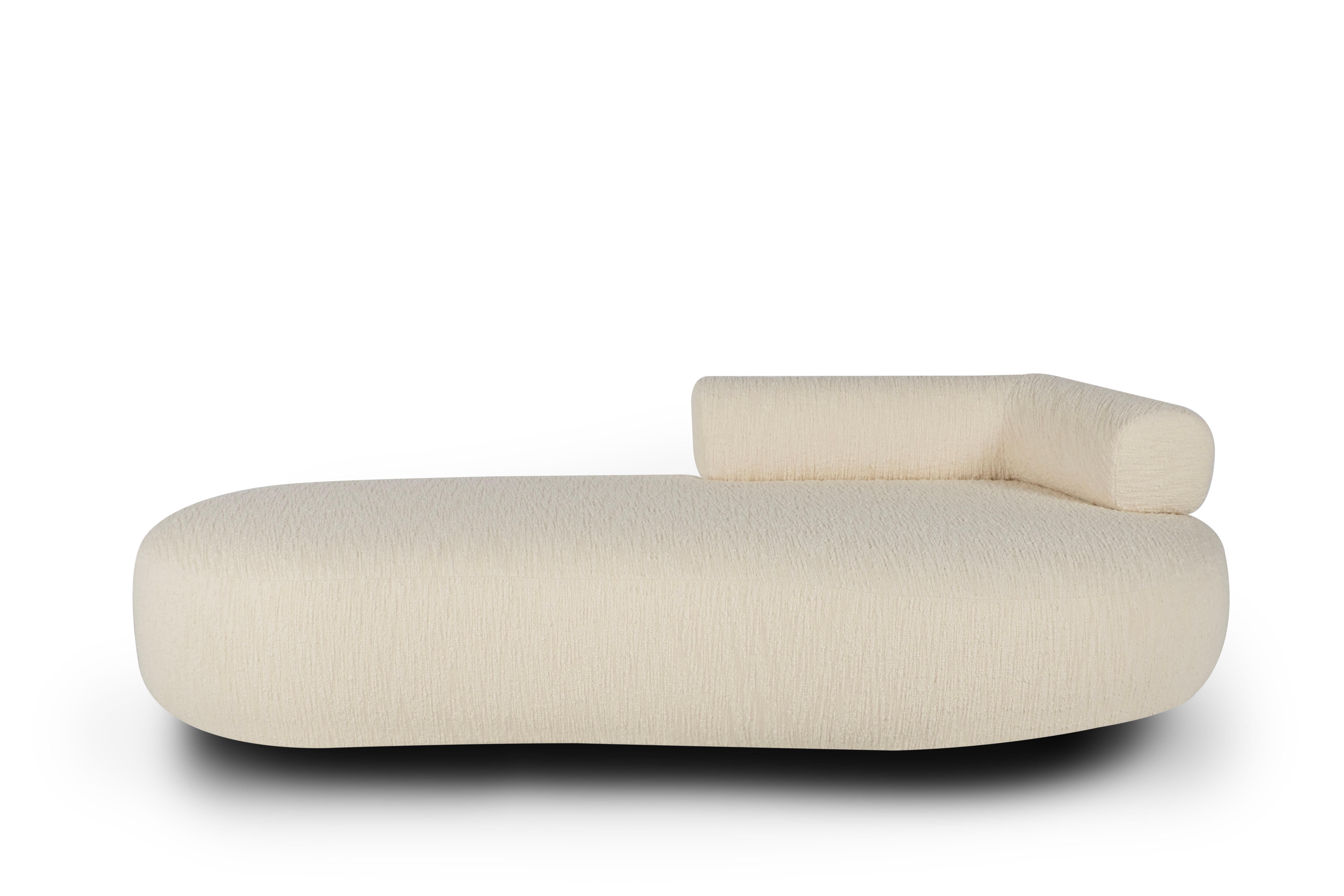 Twins Day Bed, Contemporary Collection, Handcrafted in Portugal - Europe by Greenapple.

The Twins daybed and its matching curved sofa share the same genes, yet each maintains a distinct identity, forming a pair defined by perfect asymmetry. With