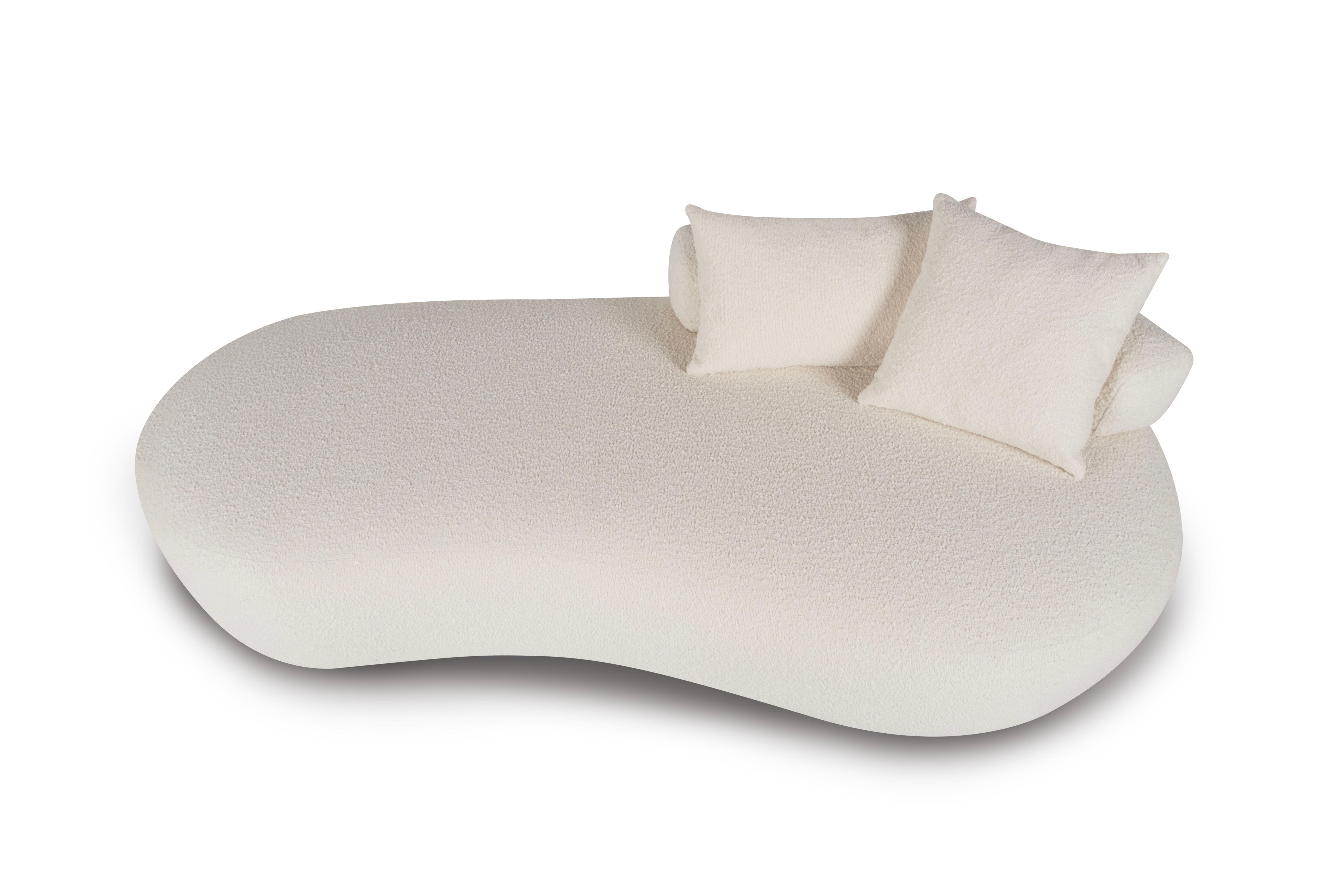 Twins Day Bed, Contemporary Collection, Handcrafted in Portugal - Europe by Greenapple.

The Twins daybed and its matching curved sofa share the same genes, yet each maintains a distinct identity, forming a pair defined by perfect asymmetry. With