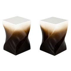 Supports modernes à piédestal torsadé en finition laquée dégradée