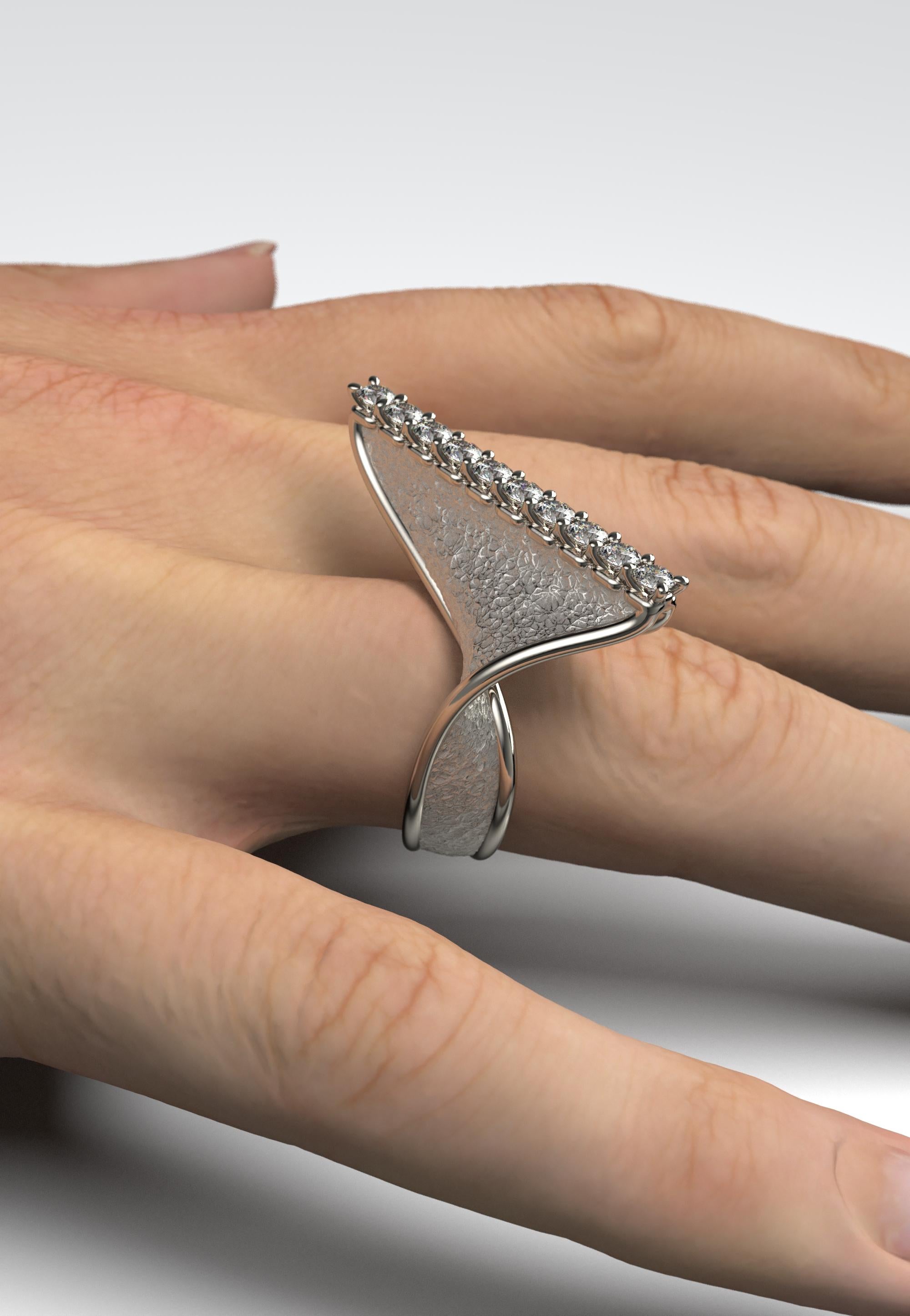 For Sale:  Modern Twisted 18k Gold Ring with Natural Diamonds by Oltremare Gioielli Italy 4
