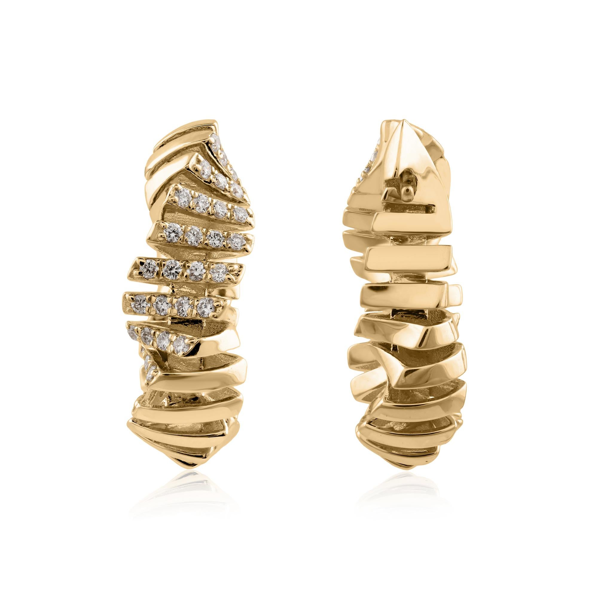 Moderno Orecchini a cerchio moderni con diamante ritorto in oro giallo 18k Gioielli di pregio in vendita
