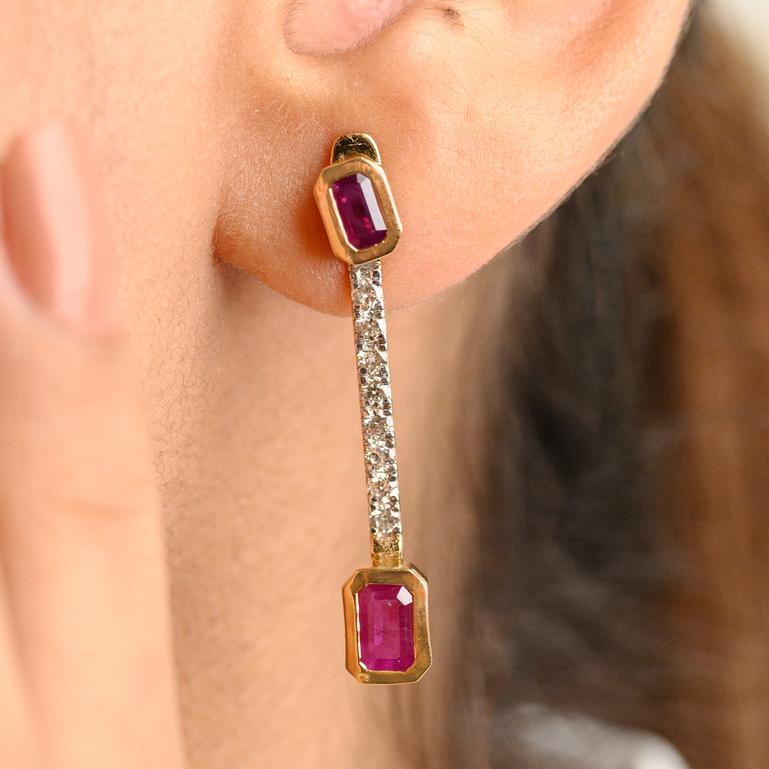 Natürliche Rubin-Diamant-Tropfen-Ohrringe aus 18 Karat massivem Gelbgold (Zeitgenössisch) im Angebot
