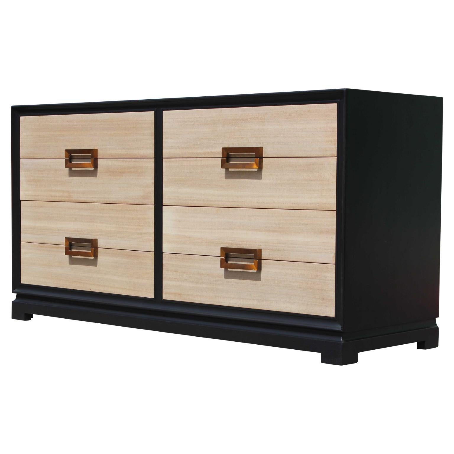 Modern Two-Tone Eight-Drawer Dresser with a Neutral Finish and Brass Pulls In Excellent Condition In Houston, TX