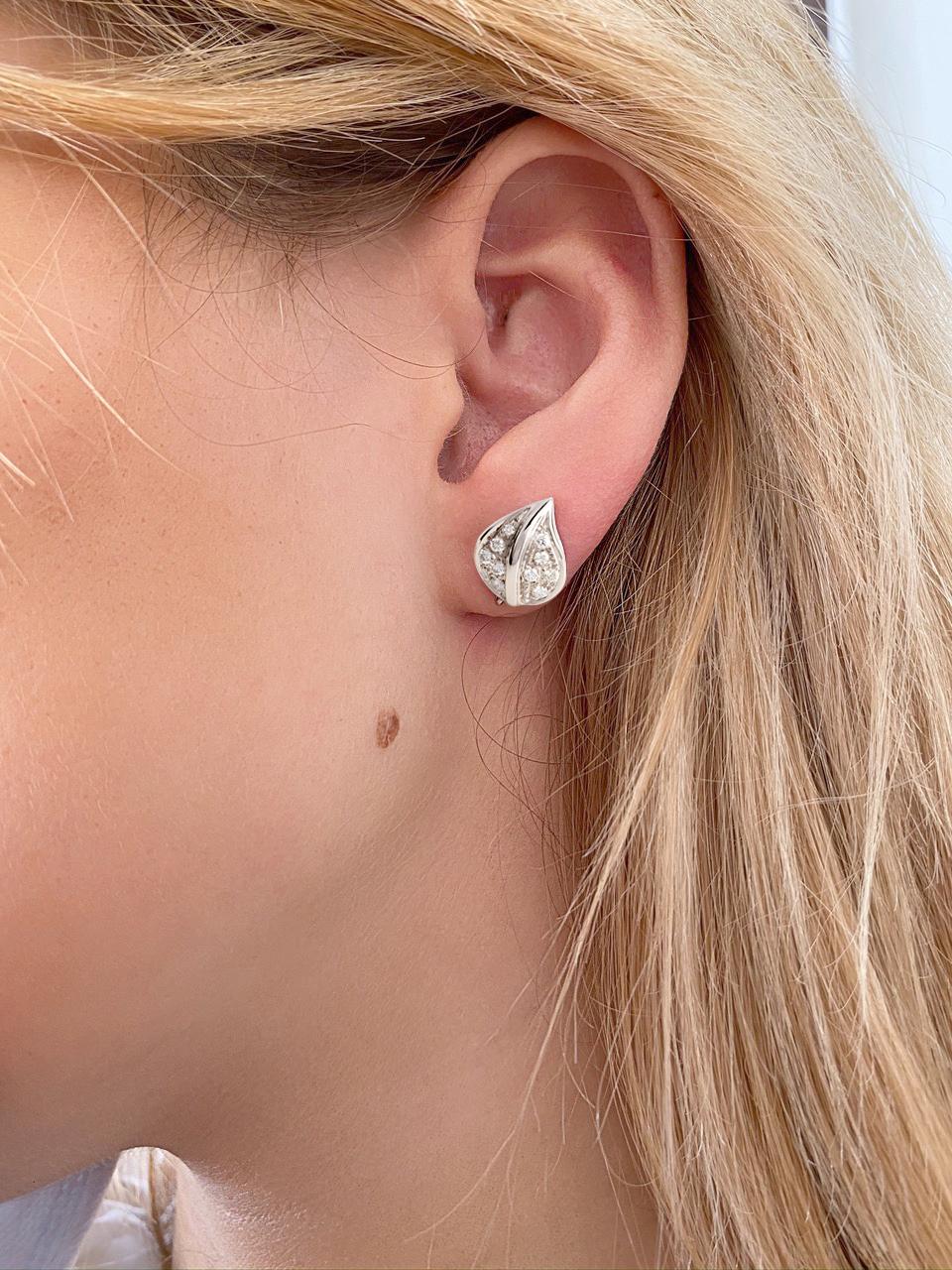 Rossella Ugolini Silhouette Collection, elegant leaves shape stud earrings are perfect for everyday time due to their leaves shape.  Handcrafted in 18 karats White Gold and adorned with White Diamonds are available clip on on request.
18 Karat White