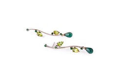 Boucles d'oreilles pendantes en péridot vert et tourmaline en or 18 carats de style moderne