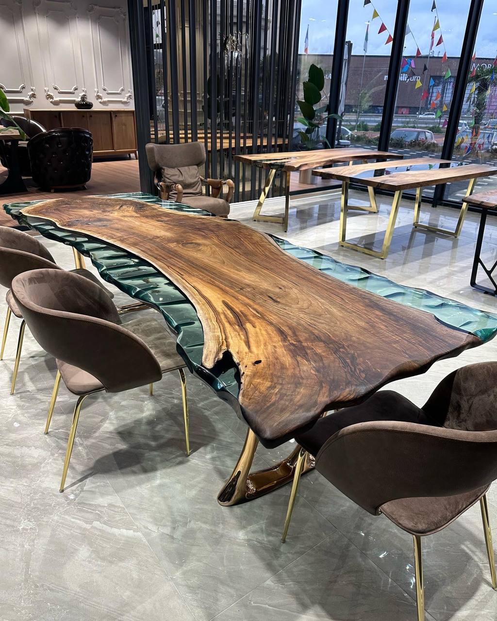 Métal Modern Ultra Clear Epoxy Resin Meeting Table - Live Edge Wood Dining Table en vente