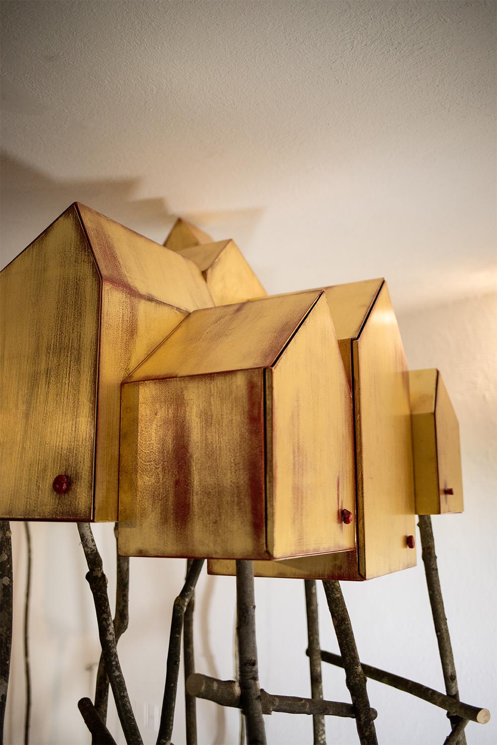 Fatto a mano Scultura moderna Umberto Dattola for Dilmos Gold Standing Storage realizzata a mano in vendita
