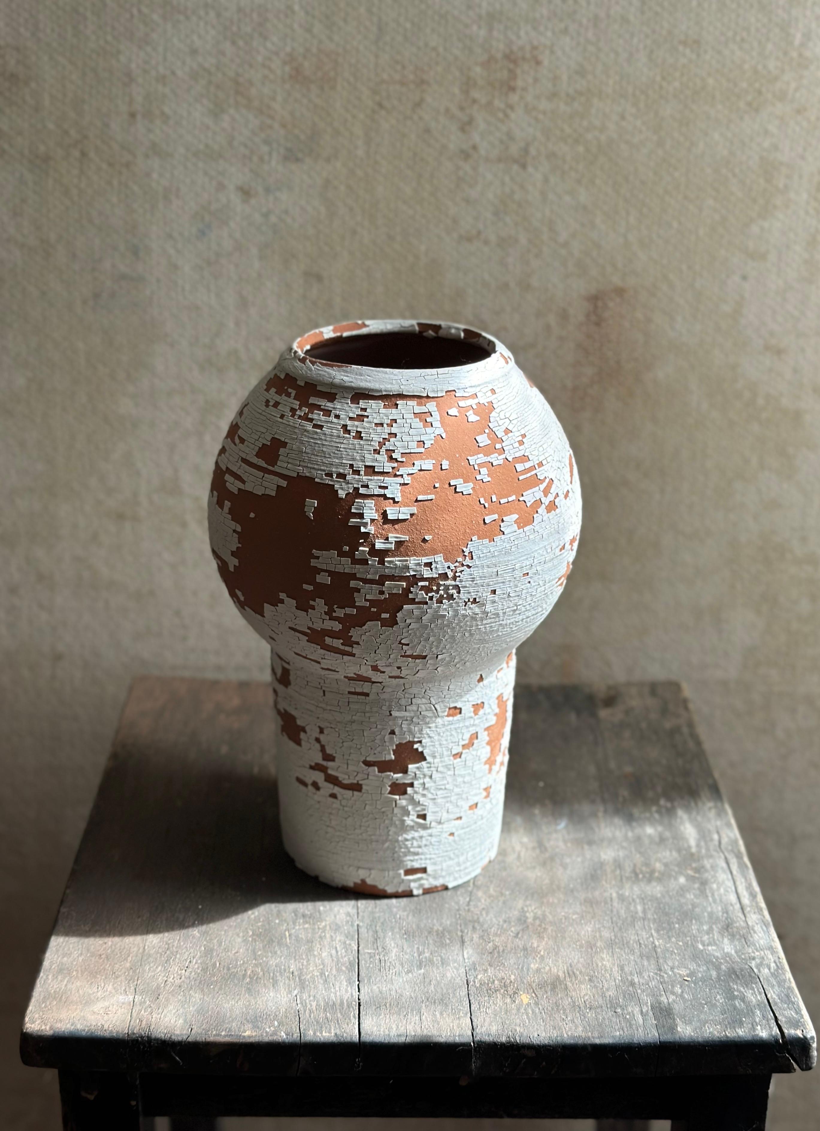 Organico moderno Vaso moderno a imitazione di mattone con texture unica in vendita