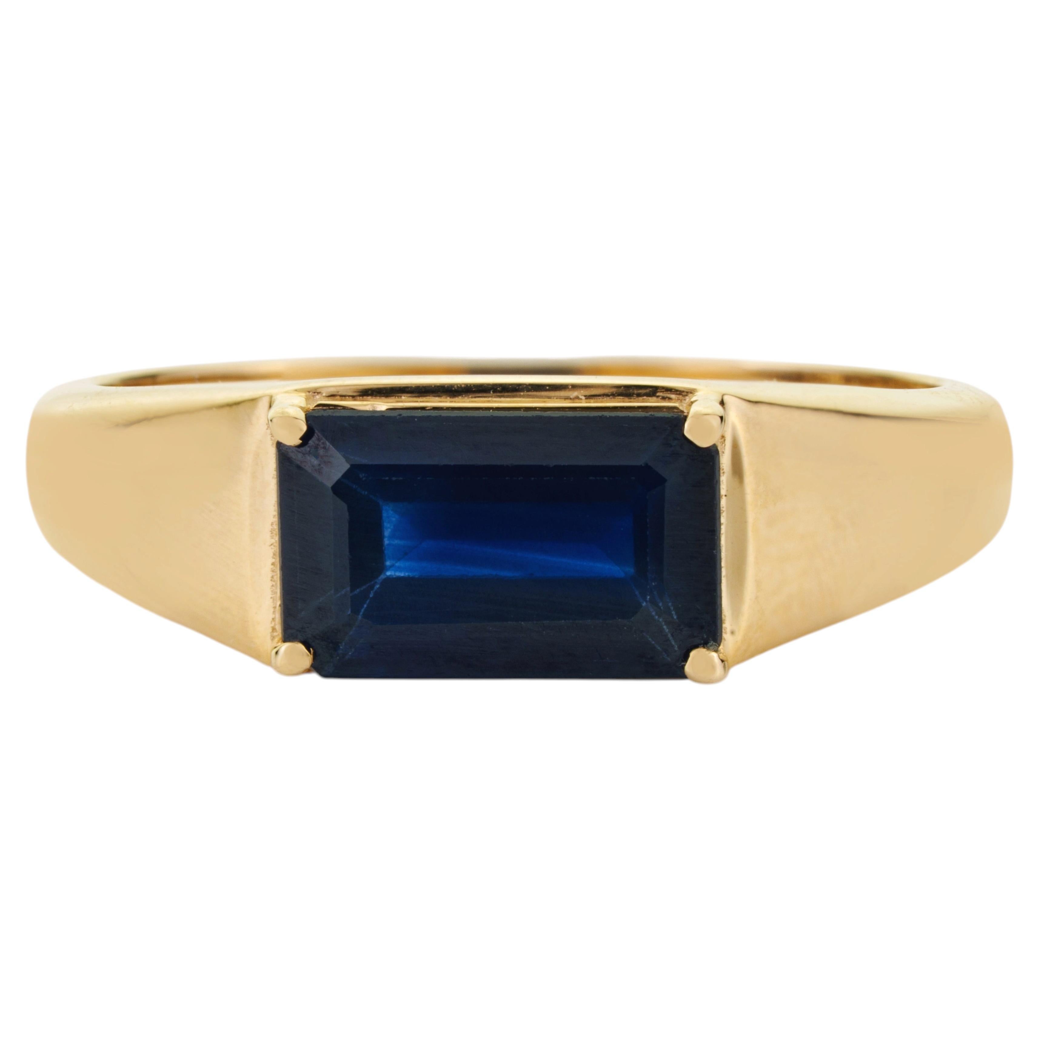 Modern Unisex 1.72ct Blue Sapphire Signet Ring in 14K Yellow Gold Fine Jewelry