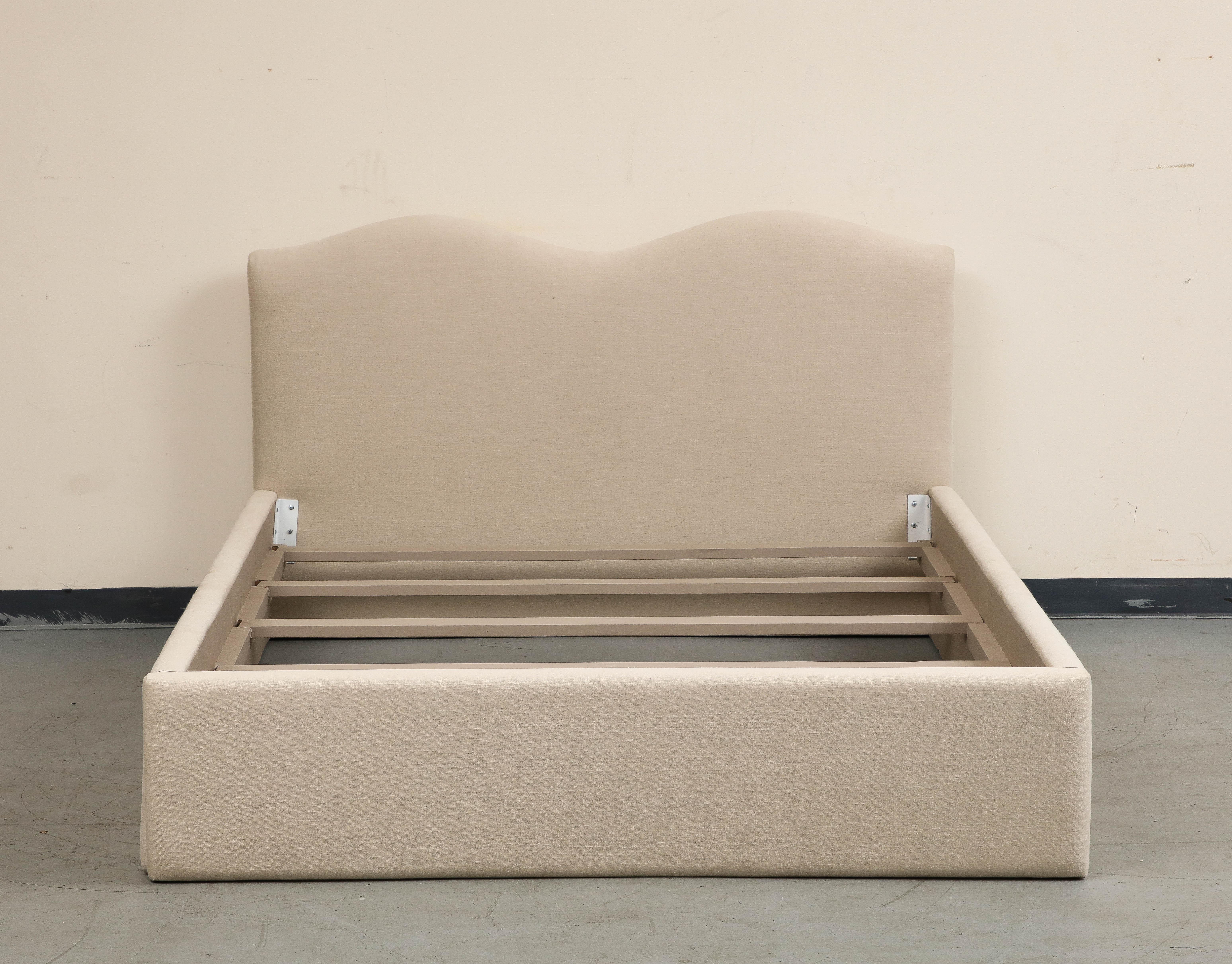 Modern Upholstered Linen Queen Bed with Scalloped Headboard & Extensions In Good Condition In Chicago, IL