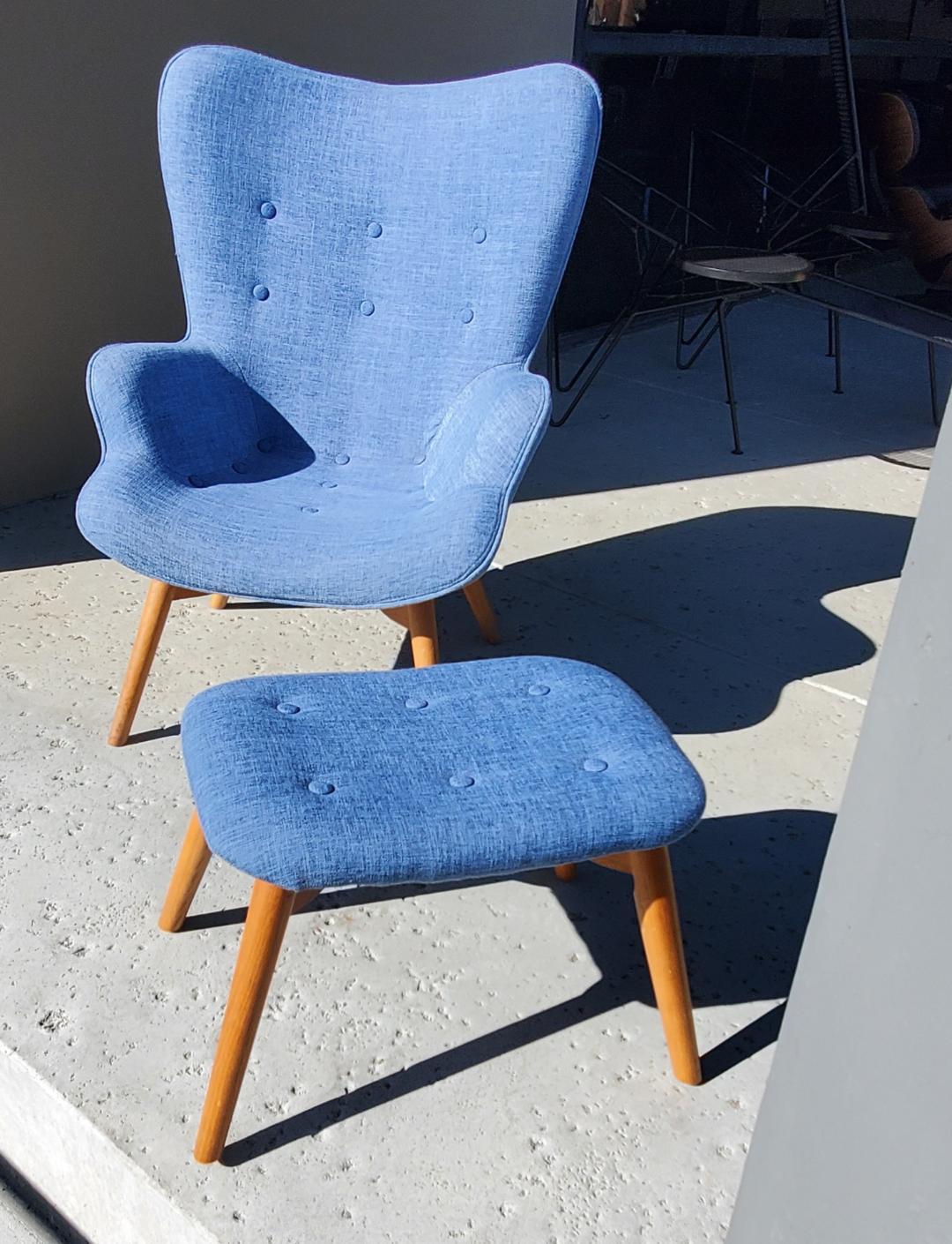 This Is A Wonderful Modern Upholstered Lounge Chair With Matching Footstool / Ottoman. 
This Classic Armchair Will Enhance Any Living Space, Work Space, Office Space, Solarium Or Sunroom. 
This Comfortable Lounge Chair with Matching Ottoman Speaks