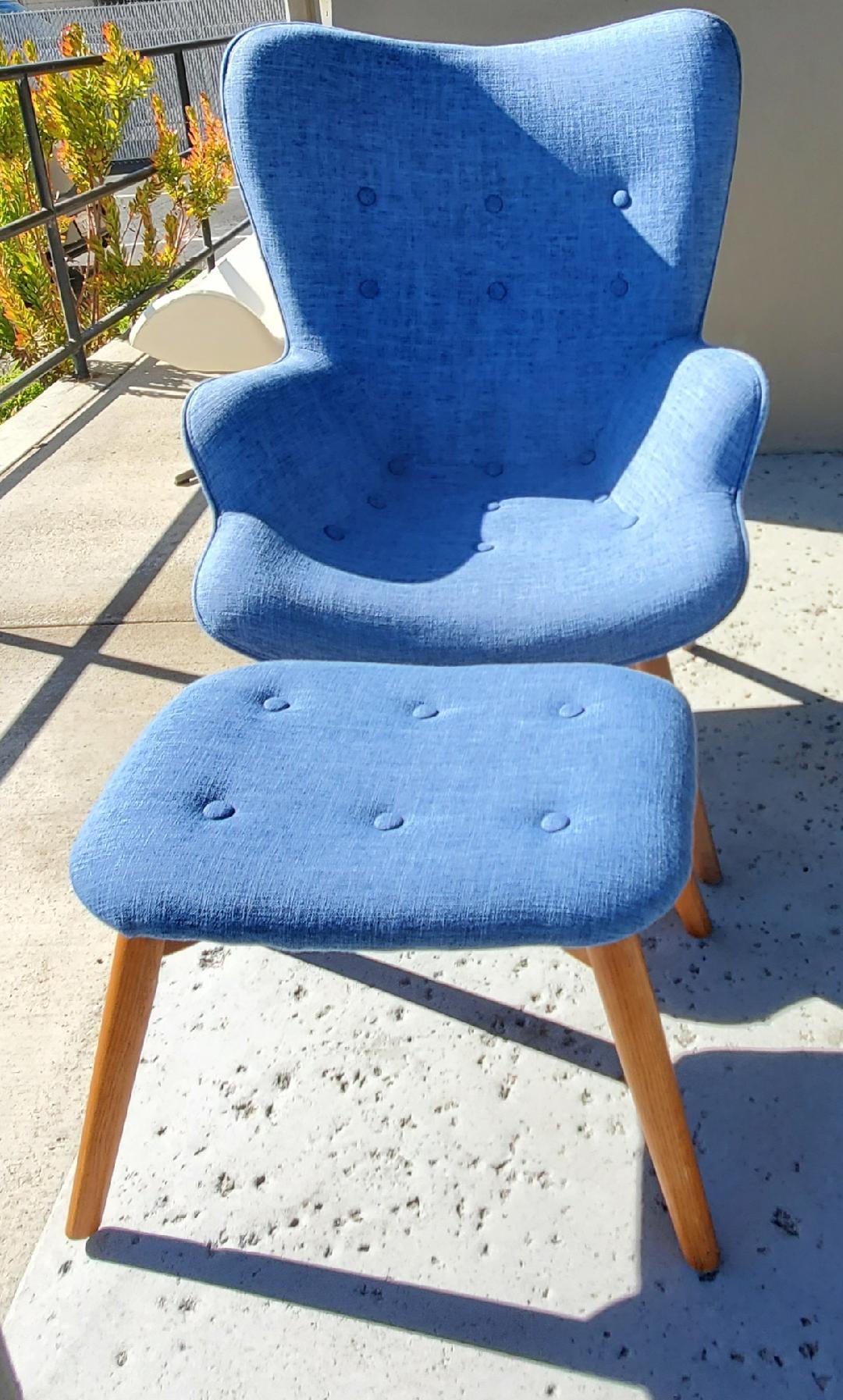 Modern Upholstered Lounge Chair With Matching Footstool / Ottoman. In Good Condition For Sale In Monrovia, CA