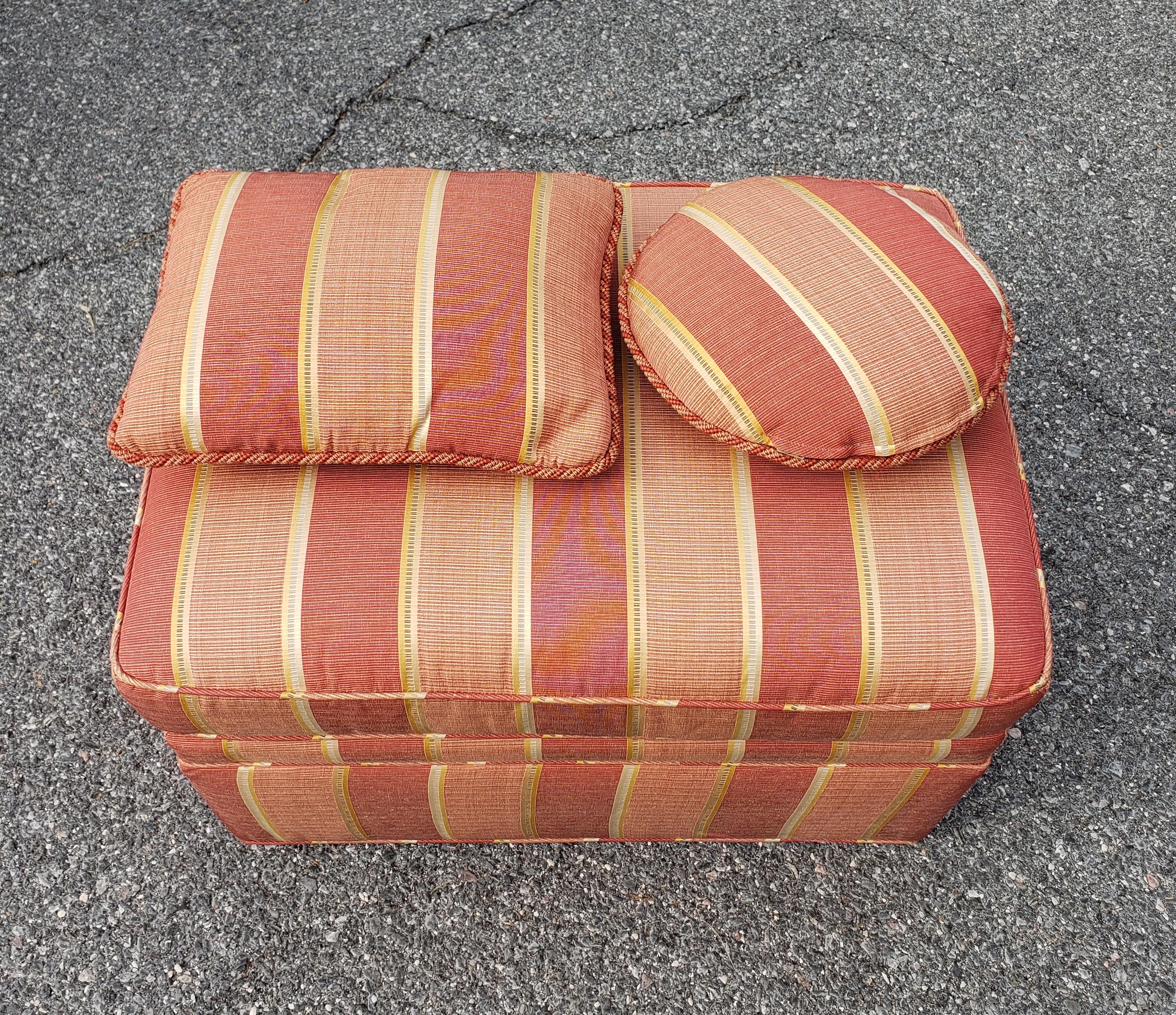 Modern upholstered rolling Ottoman with two matching decorative pillows. Measures 29