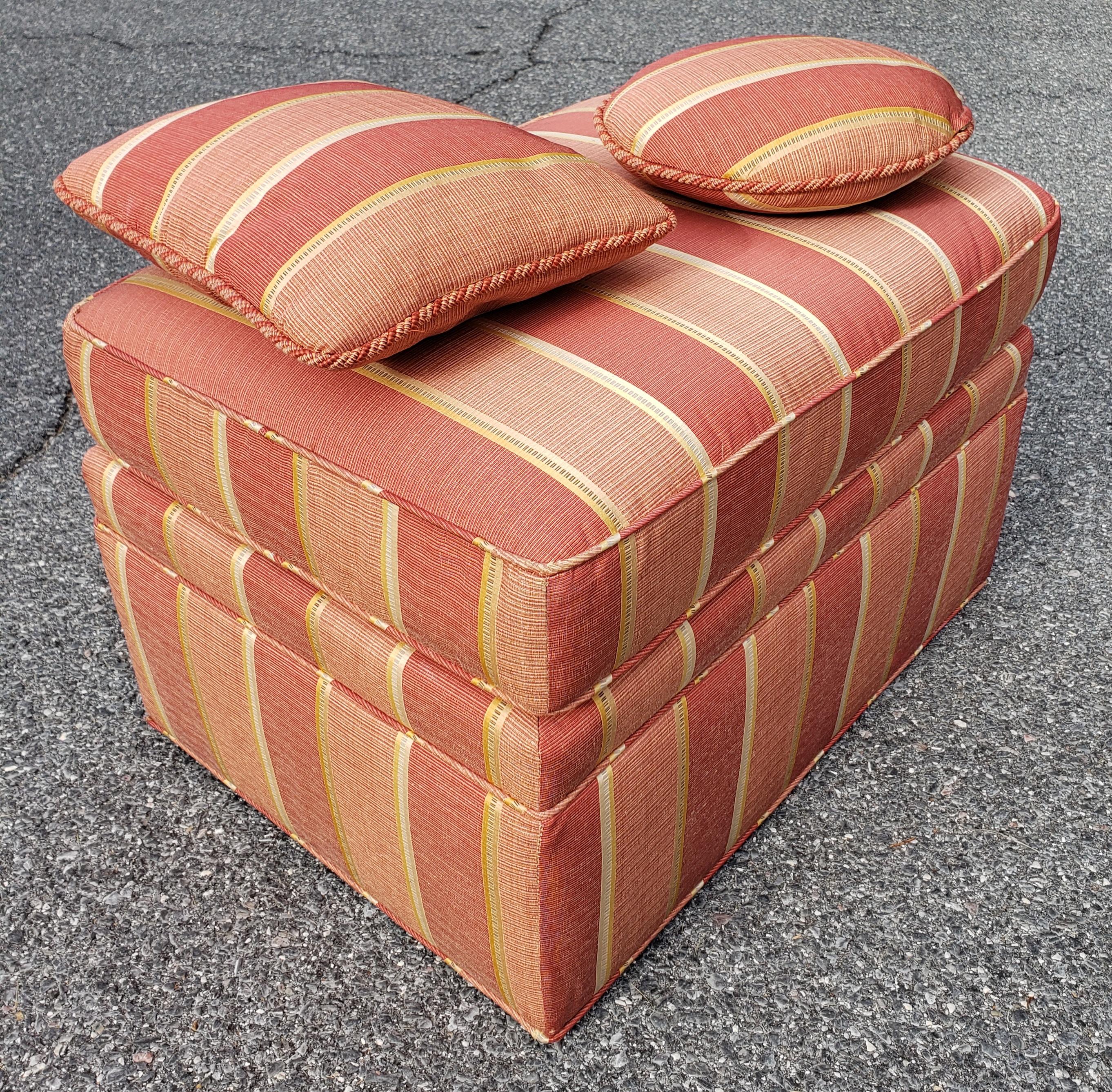 Modern Upholstered Rolling Ottoman with Two Matching Decorative Pillows In Excellent Condition For Sale In Germantown, MD