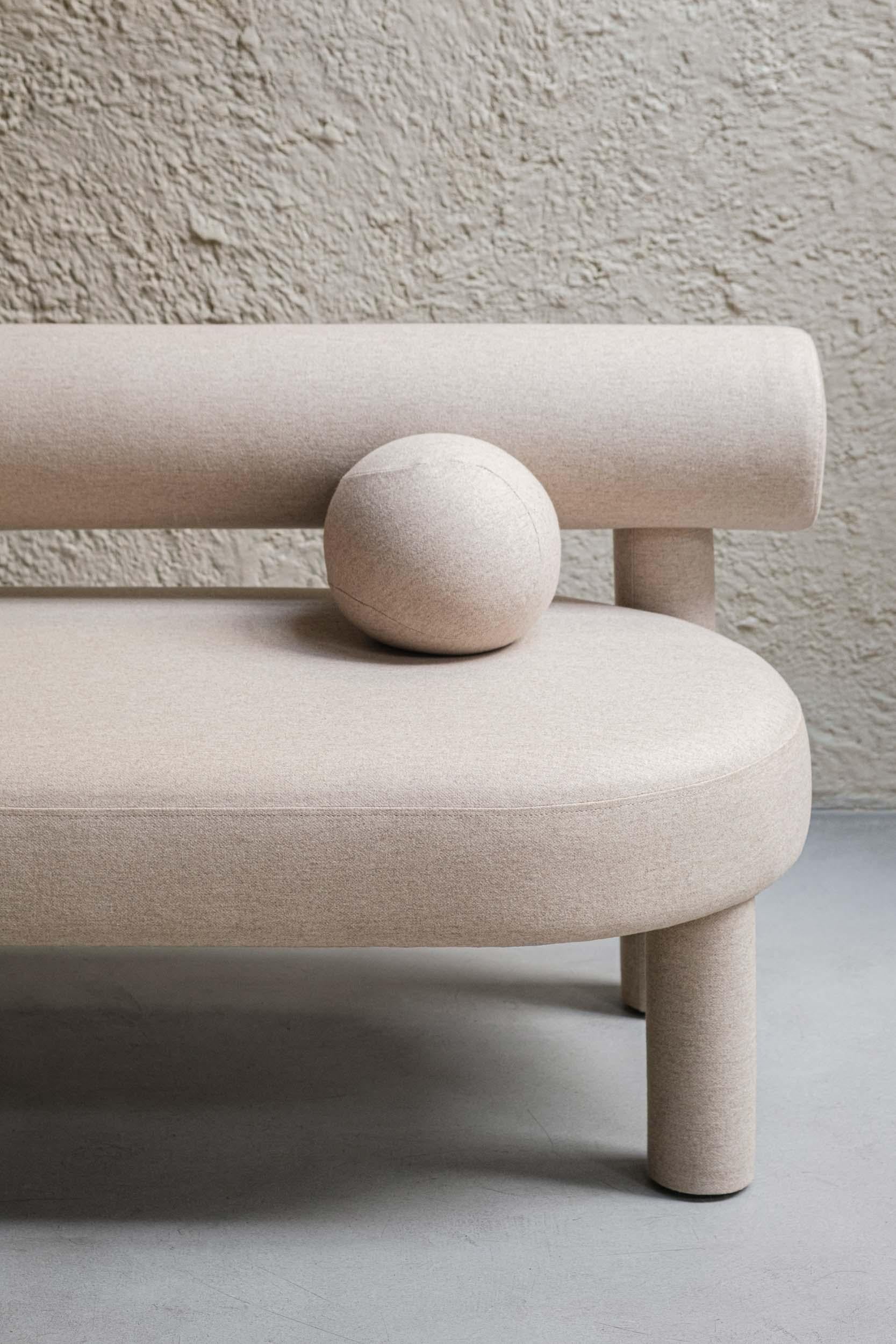 Modernes gepolstertes Sofa „Gropius CS1“ von NOOM, Wolle, Calico 29 im Angebot 10