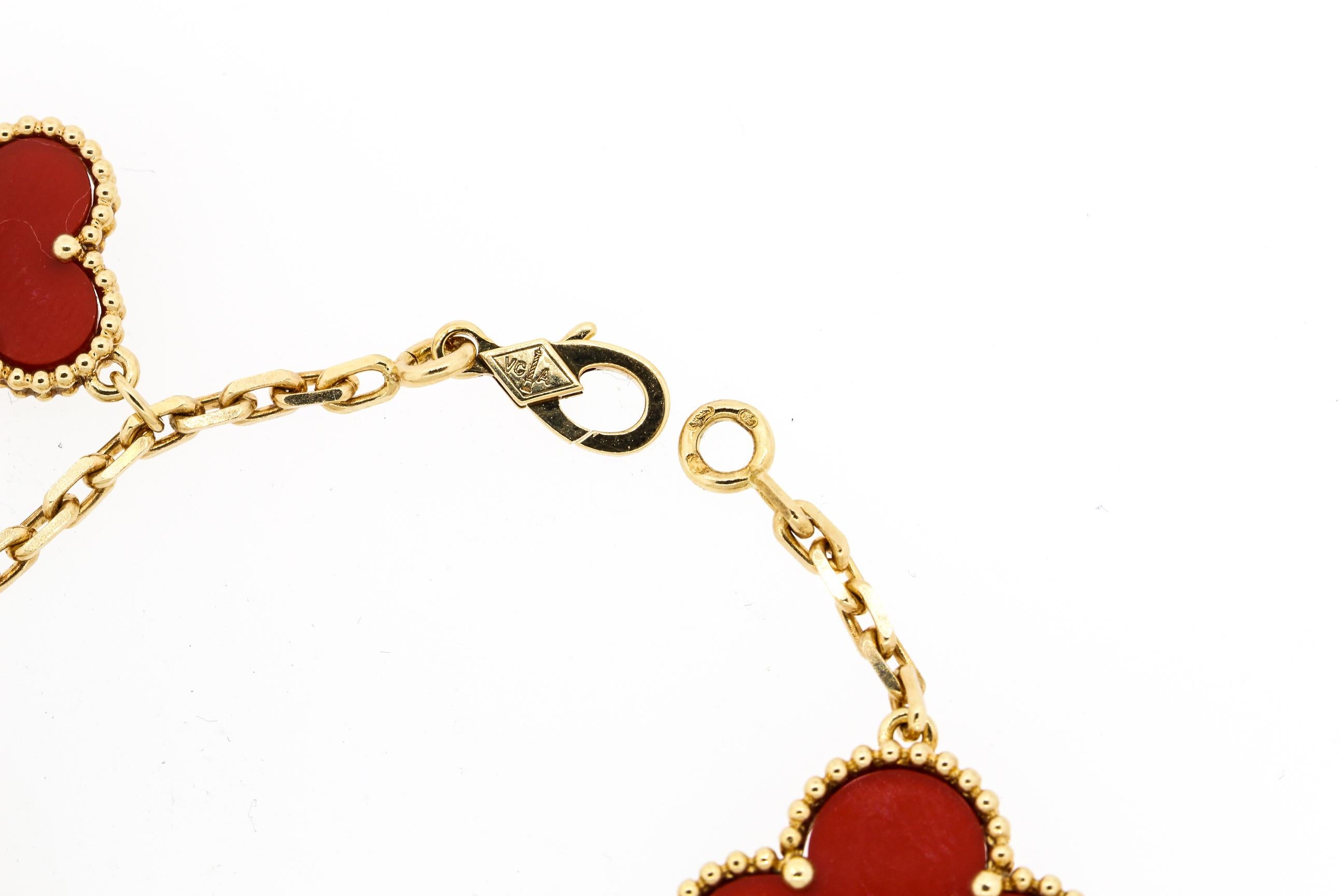 Modern Van Cleef & Arpels Lucky Carnelian and Tigers Eye Alhambra Bracelet In Excellent Condition In New York, NY