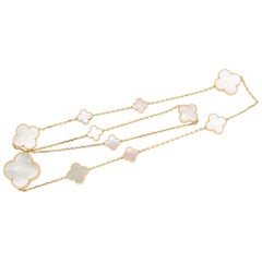 Collier Alhambra moderne Van Cleef & Arpels en nacre magique