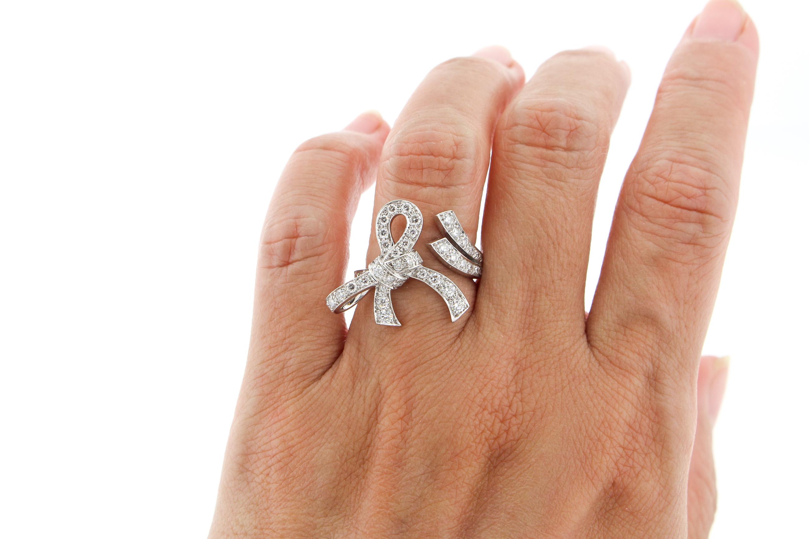Modern Van Cleef & Arpels Ruban White Gold Diamond Ring 2
