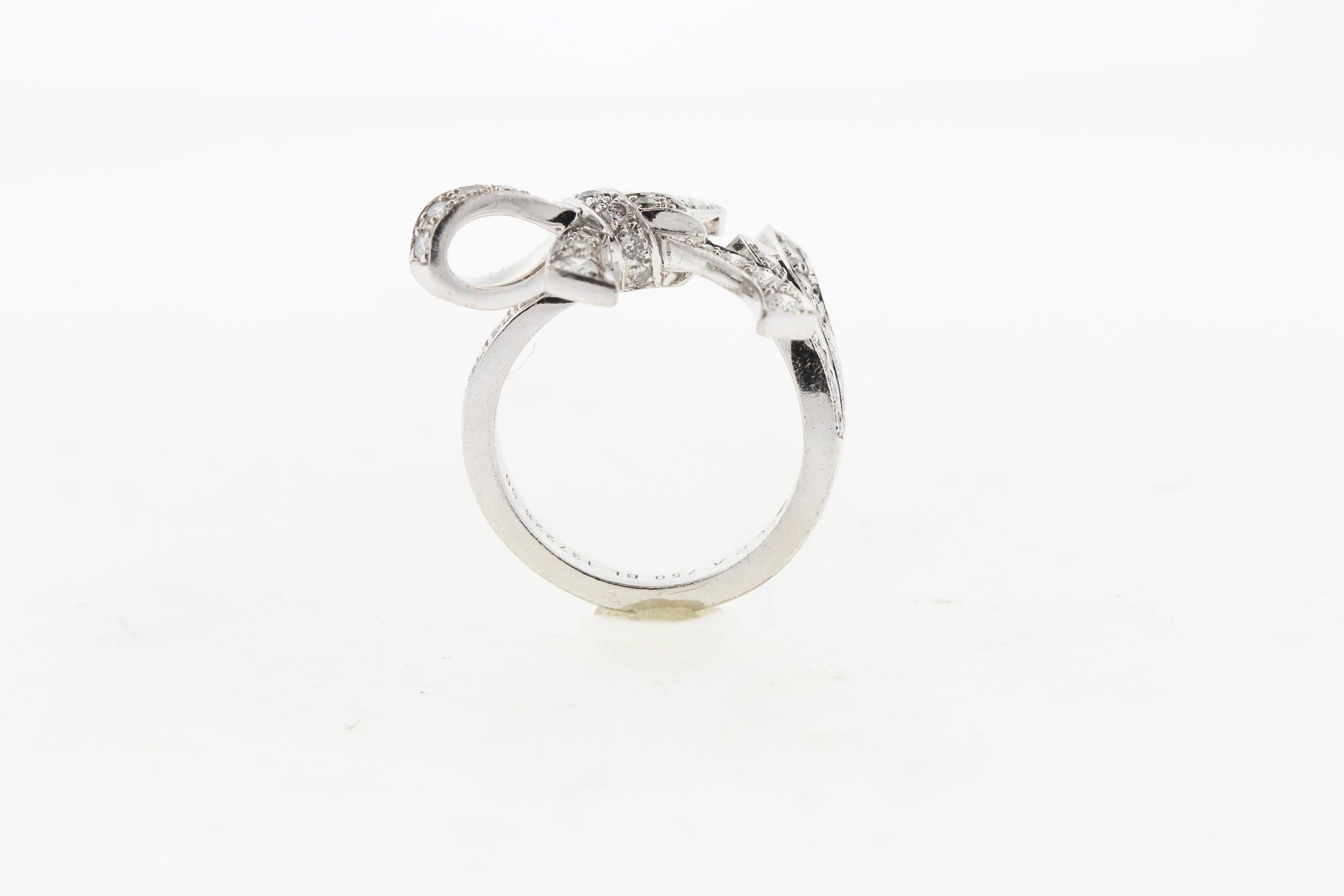 Modern Van Cleef & Arpels Ruban White Gold Diamond Ring In Good Condition In New York, NY