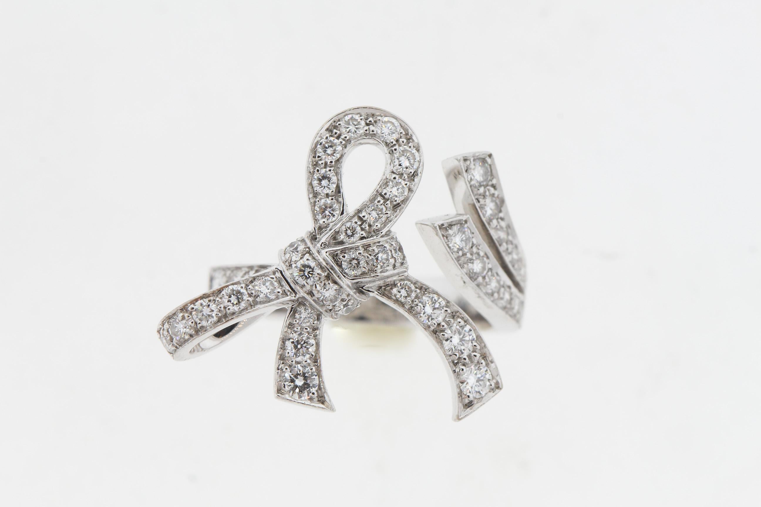 Women's or Men's Modern Van Cleef & Arpels Ruban White Gold Diamond Ring