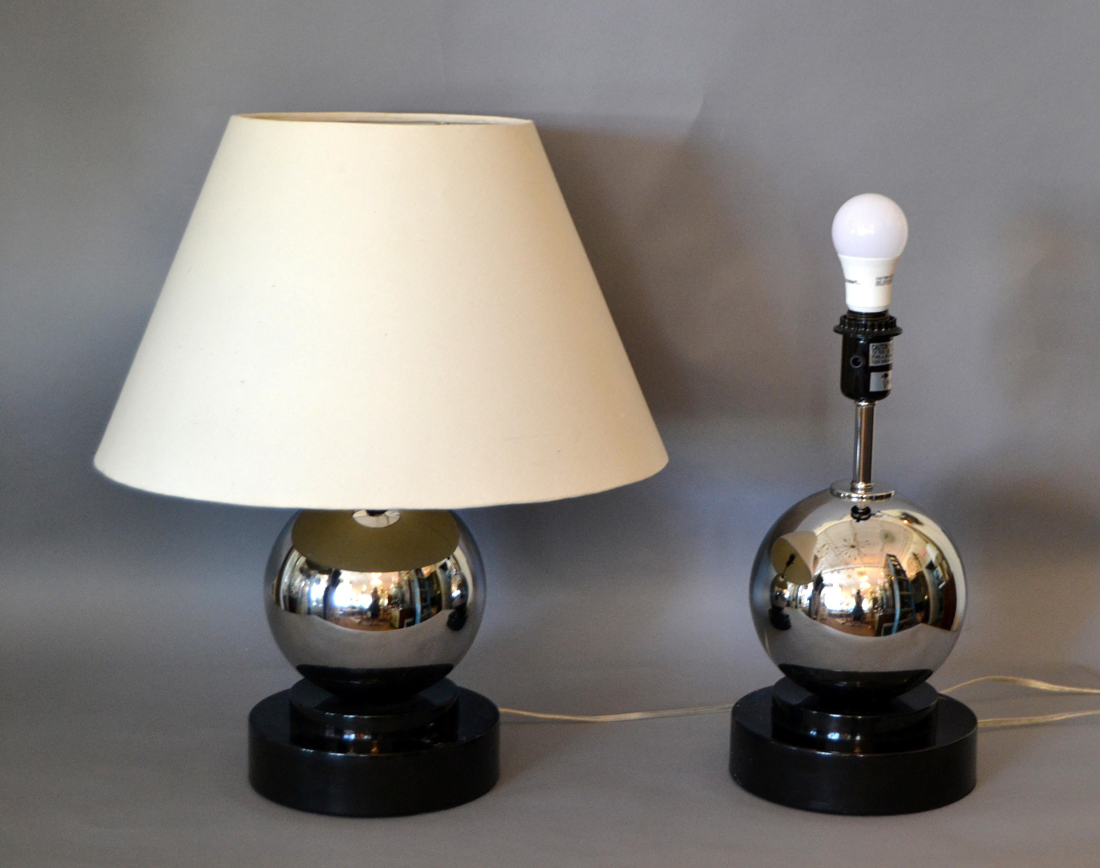 Moderne Paire de lampes de bureau modernes Van Teal Chrome Ball   en vente