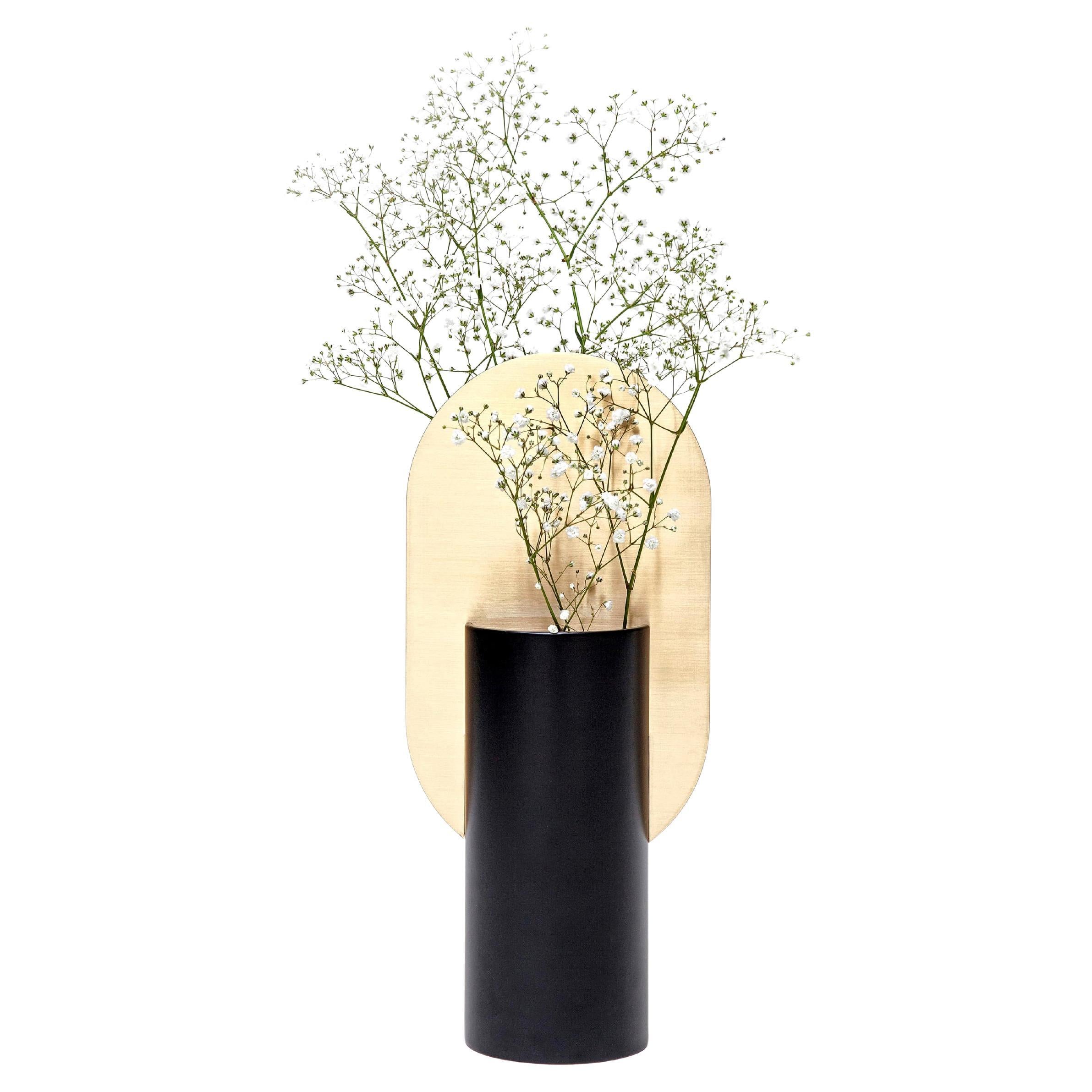 Moderne Vase Genke CS1 von Noom aus Messing und Stahl