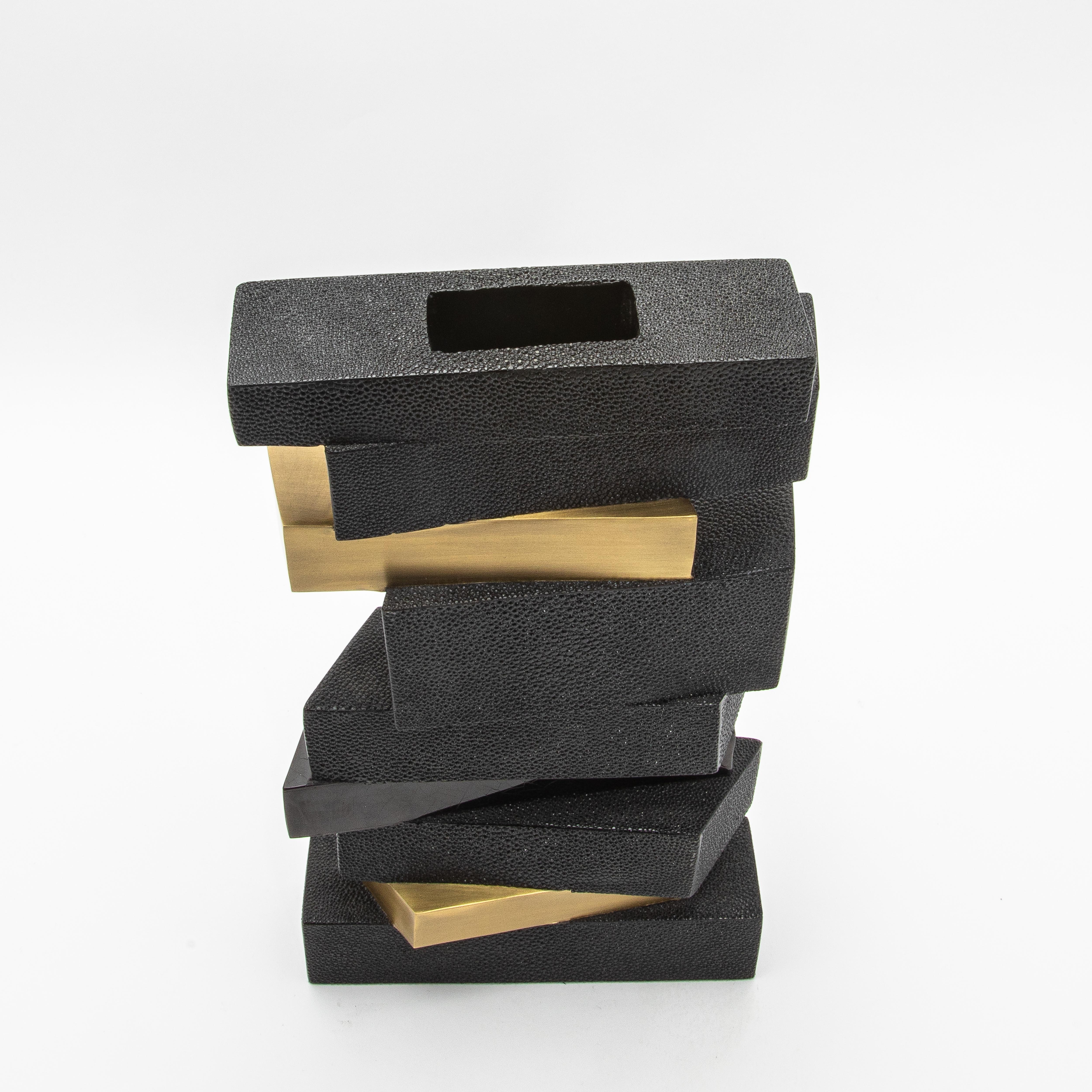 Modern Vase in Black Shagreen with Shell and Brass Details by KIFU Paris In New Condition For Sale In West Hollywood, CA