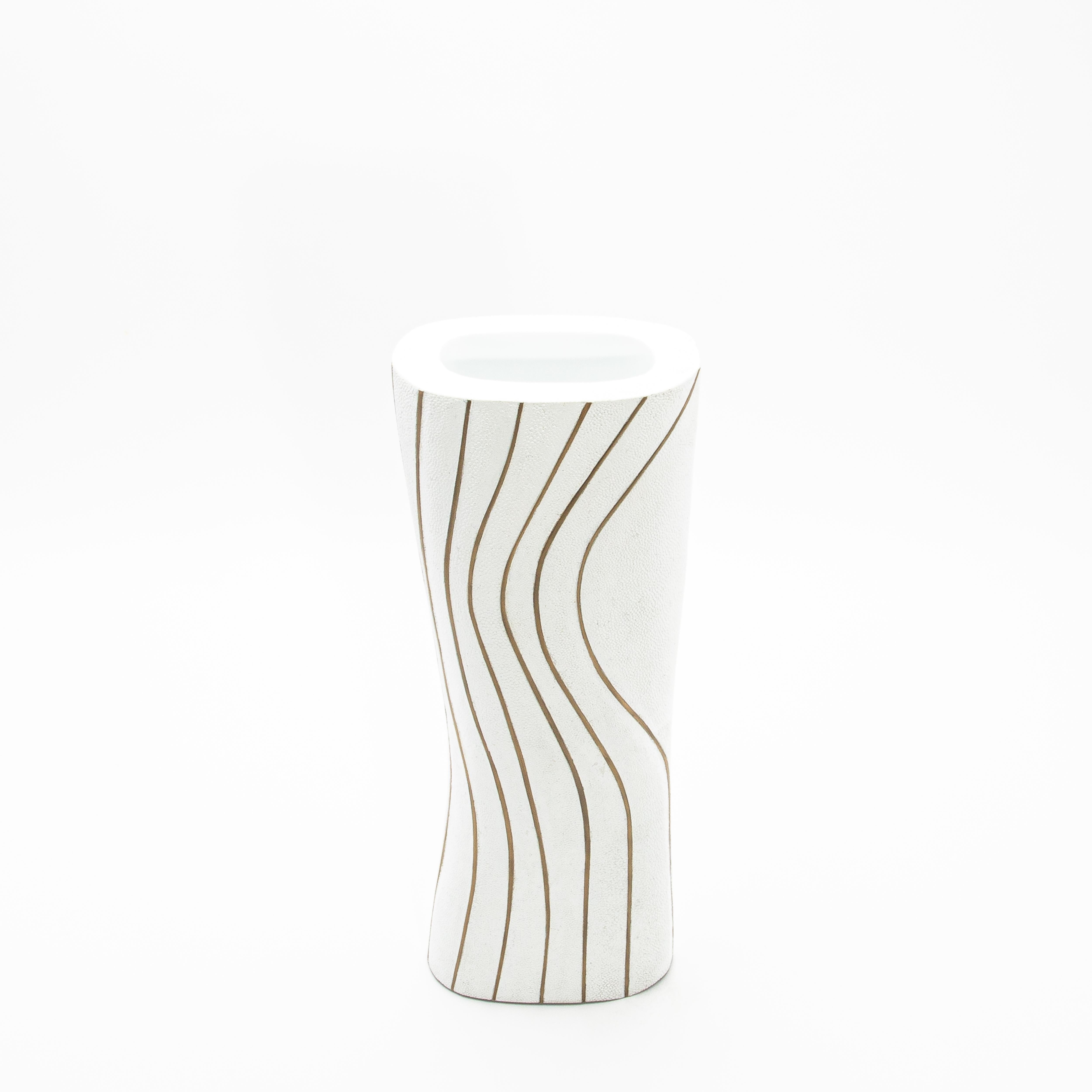 Modern Vase in Shagreen with Brass Details by KIFU Paris In New Condition For Sale In West Hollywood, CA