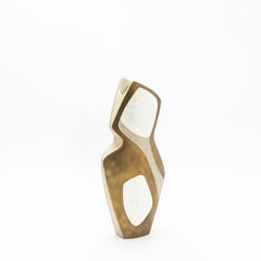 Jarrón moderno de piel de zapa con detalles de nácar y latón de R&Y Augousti