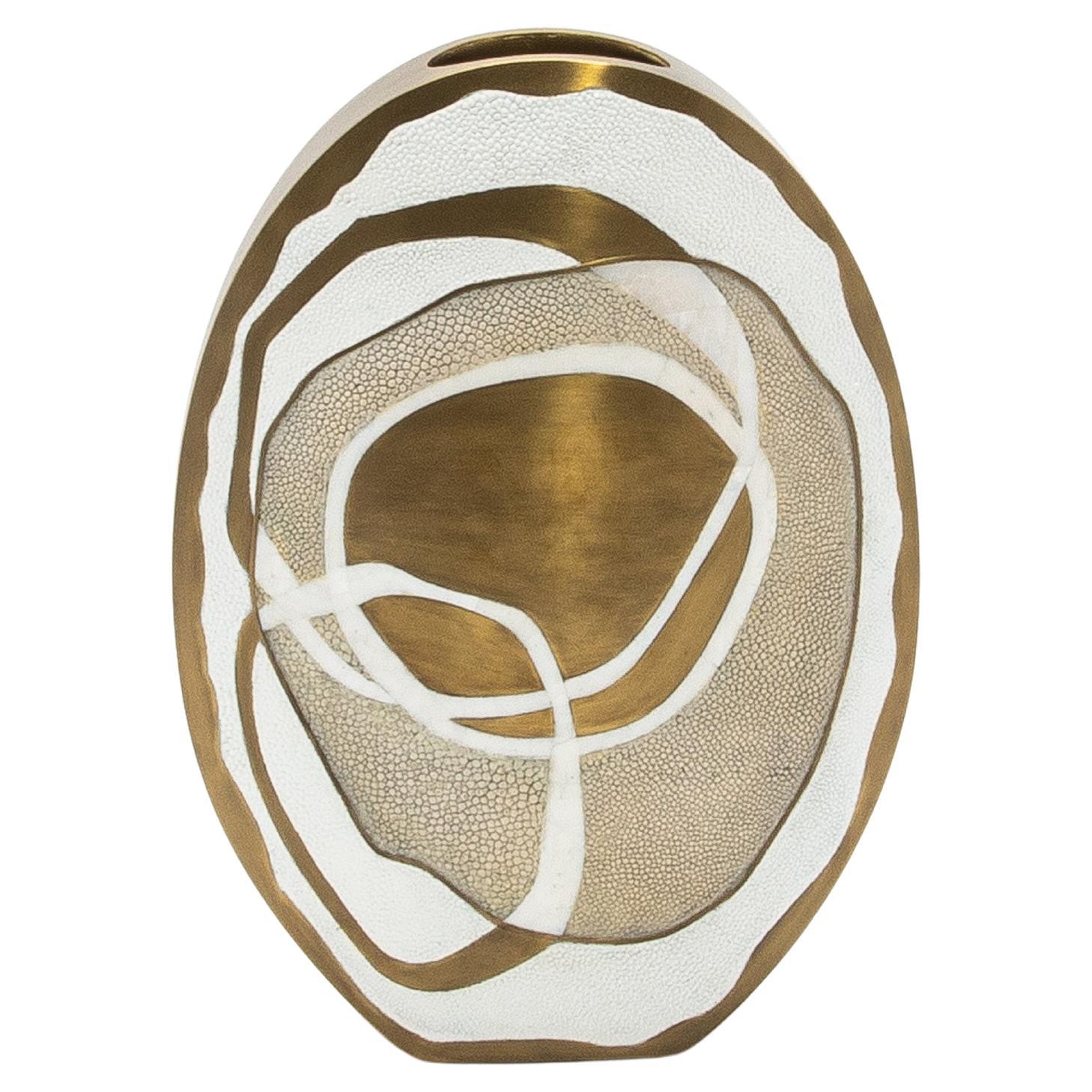 Moderne Vase aus Chagrinleder mit Perlmutt- und Messingdetails von R&Y Augousti