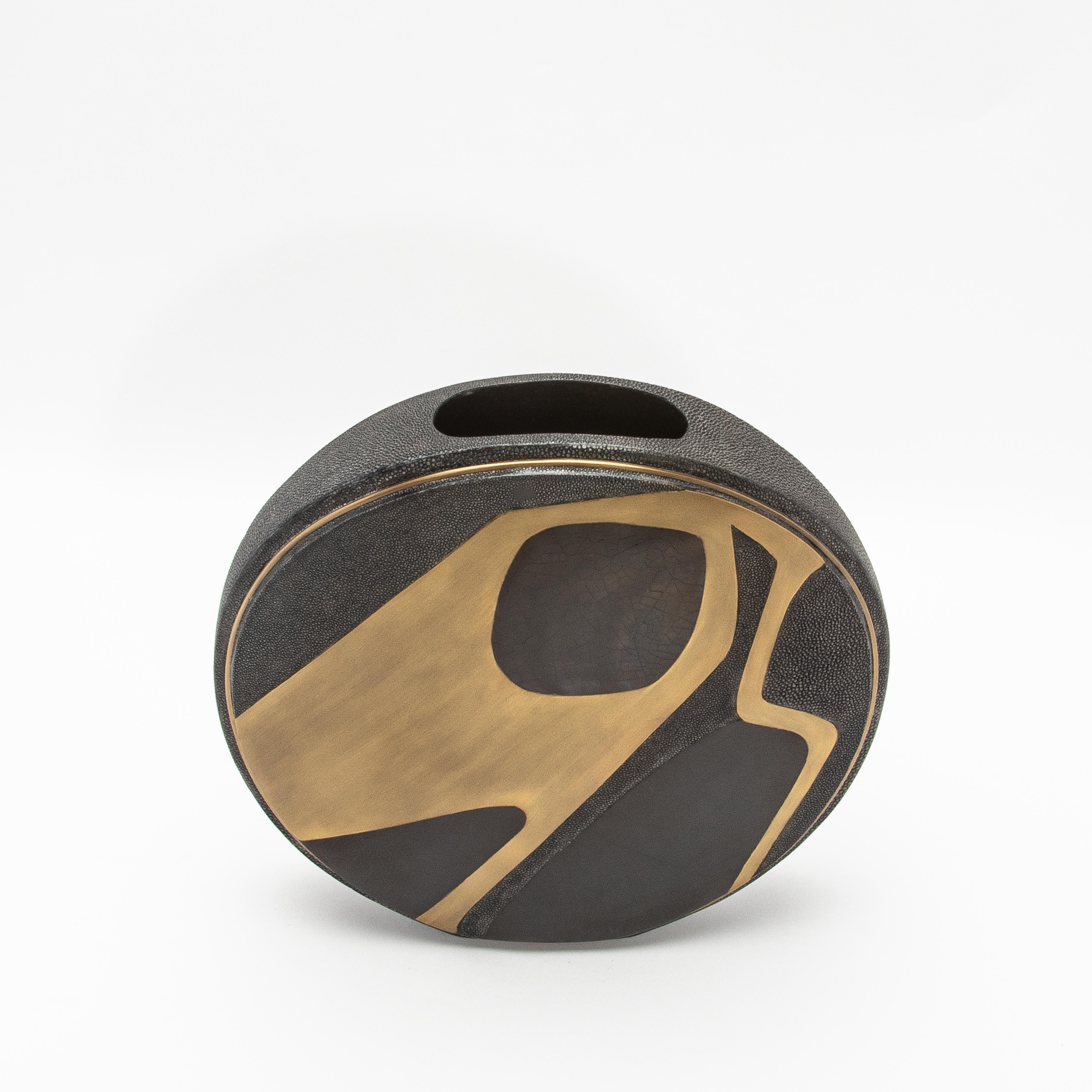 Modern Vase in Shagreen with Shell and Brass Details by R&Y Augousti In New Condition For Sale In West Hollywood, CA