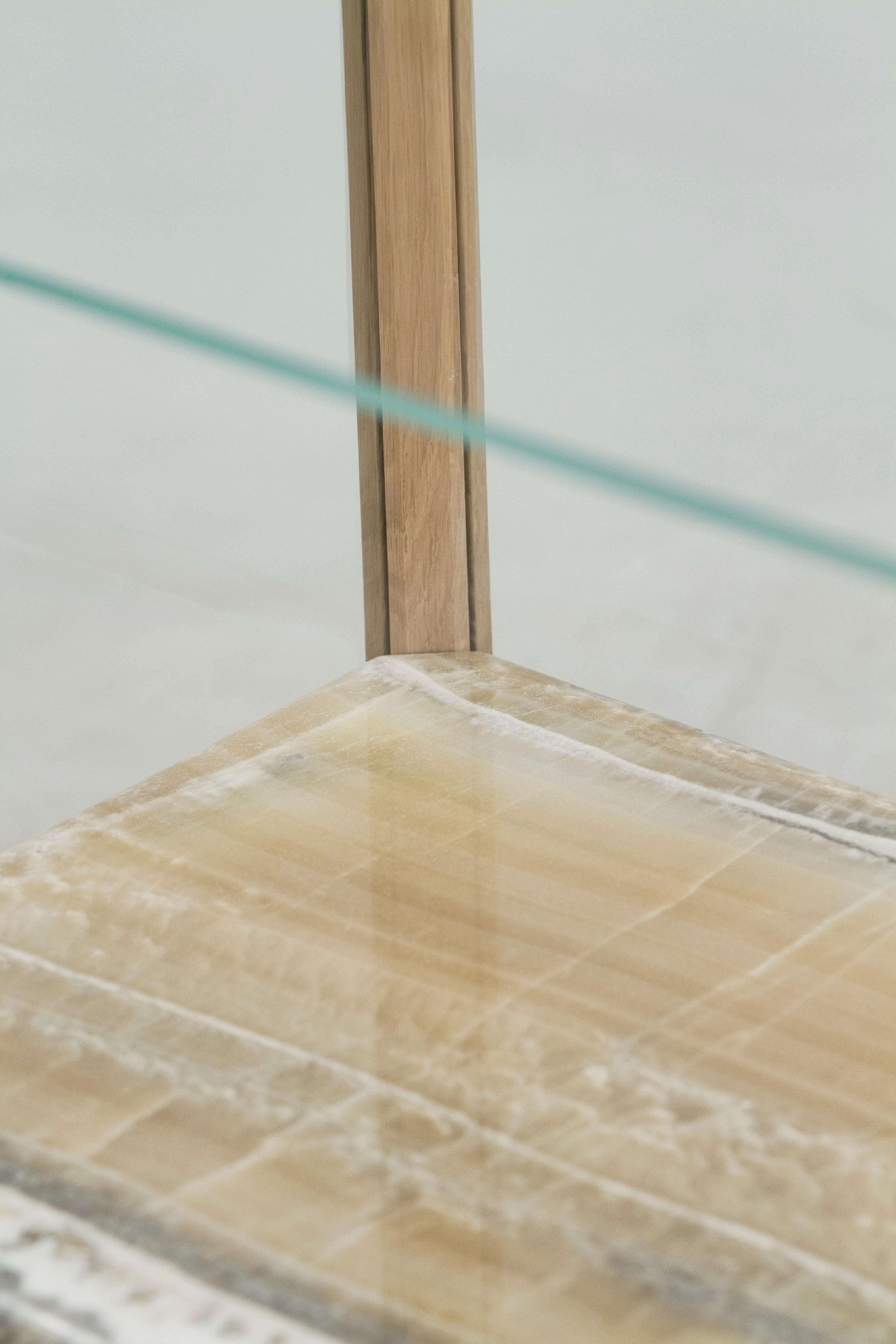 Vitrine Venise moderne, Miel Onyx, Oak, fait main au Portugal par Greenapple en vente 6