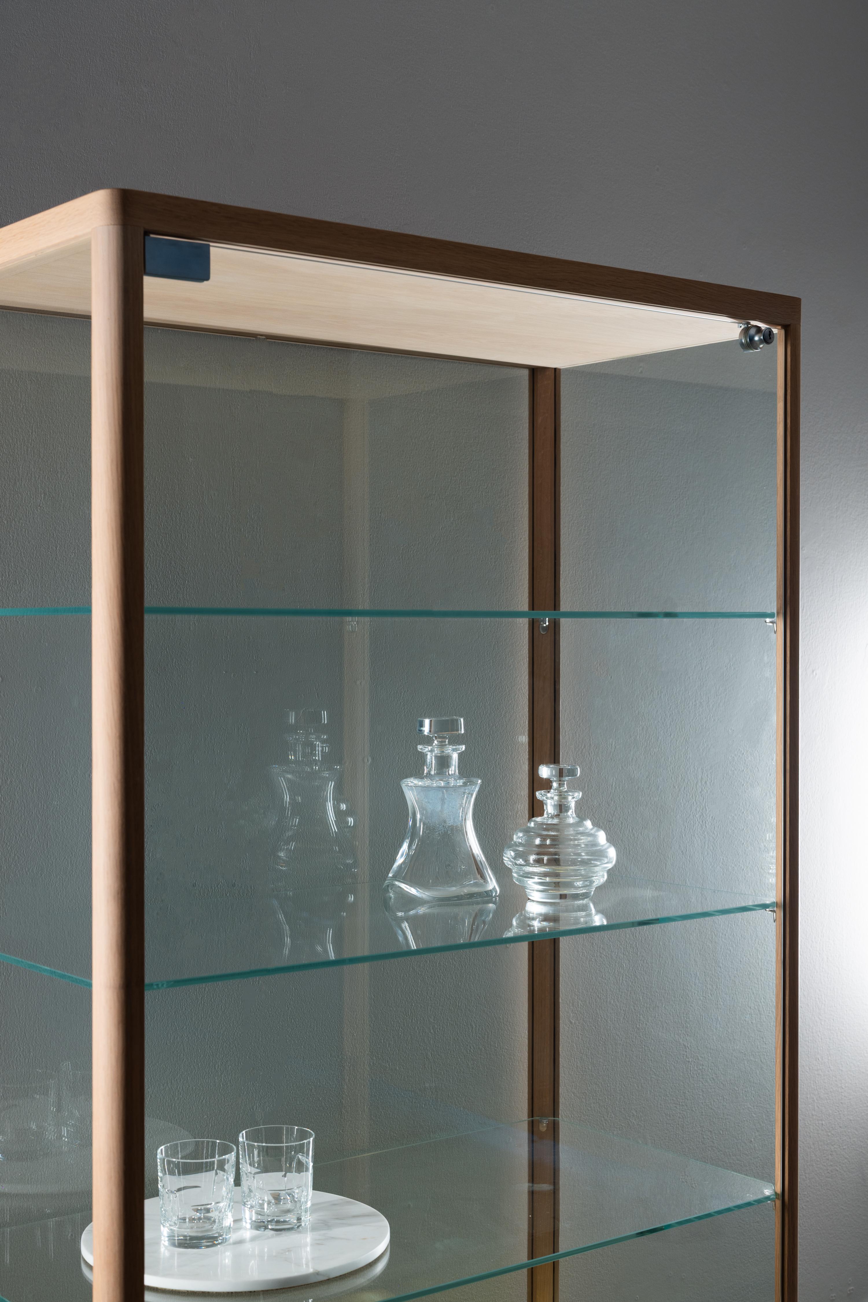 Sculpté à la main Vitrine Venise moderne, Miel Onyx, Oak, fait main au Portugal par Greenapple en vente