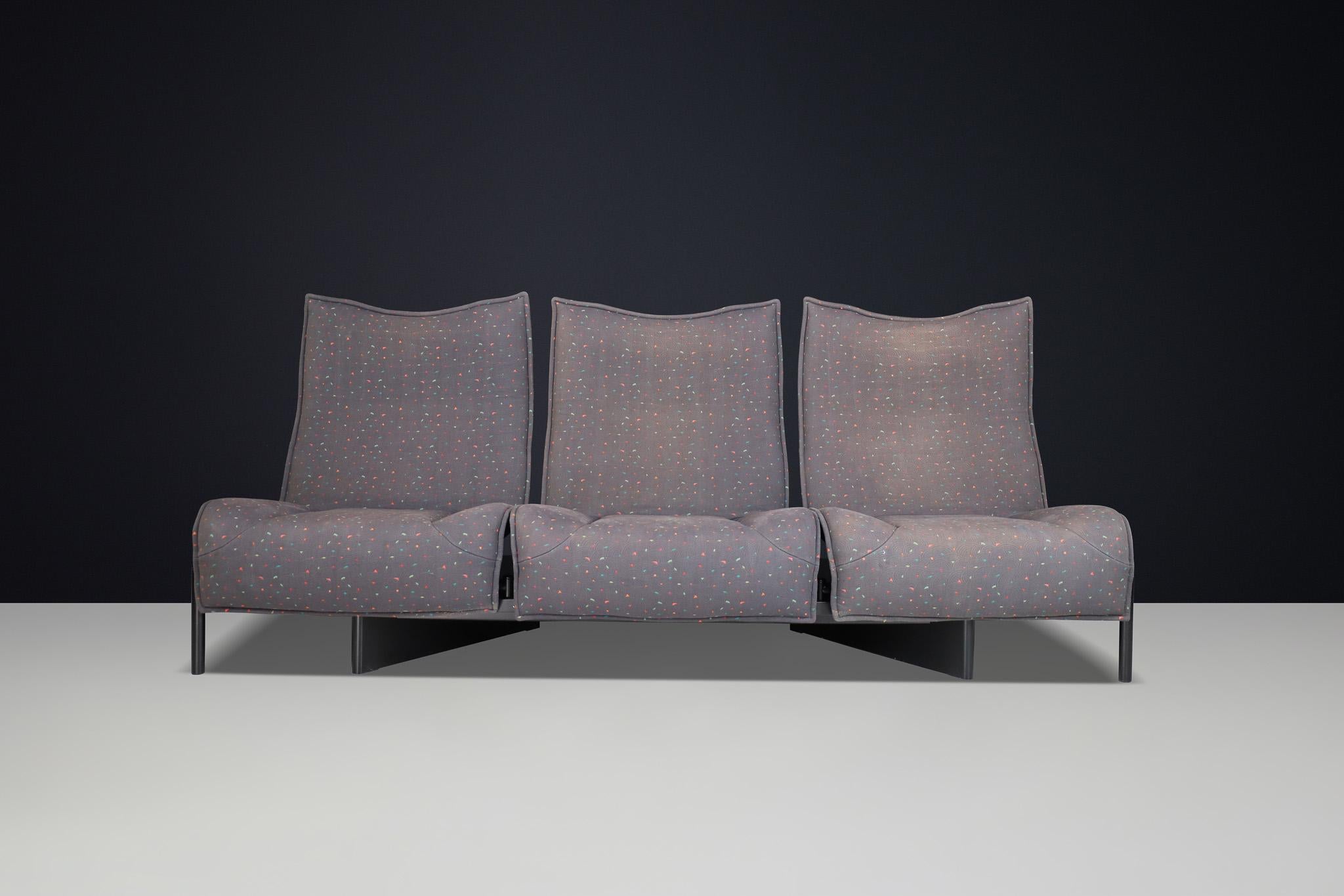 Modernes Sofa „Veranda“ von Vico Magistretti für Cassina, Originalstoff, Italien (Moderne der Mitte des Jahrhunderts) im Angebot